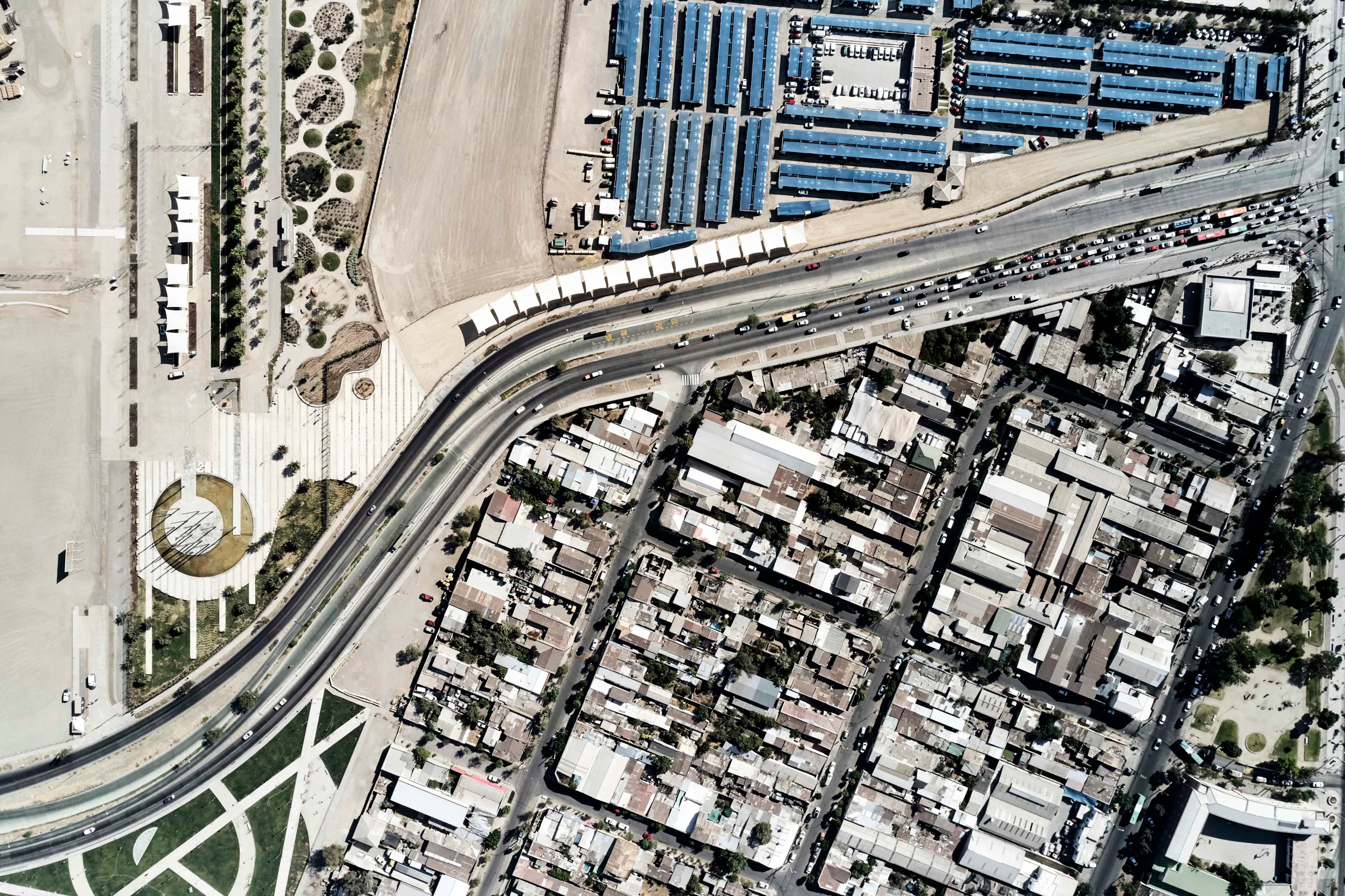 Su Vertical Nos Retiene — 1