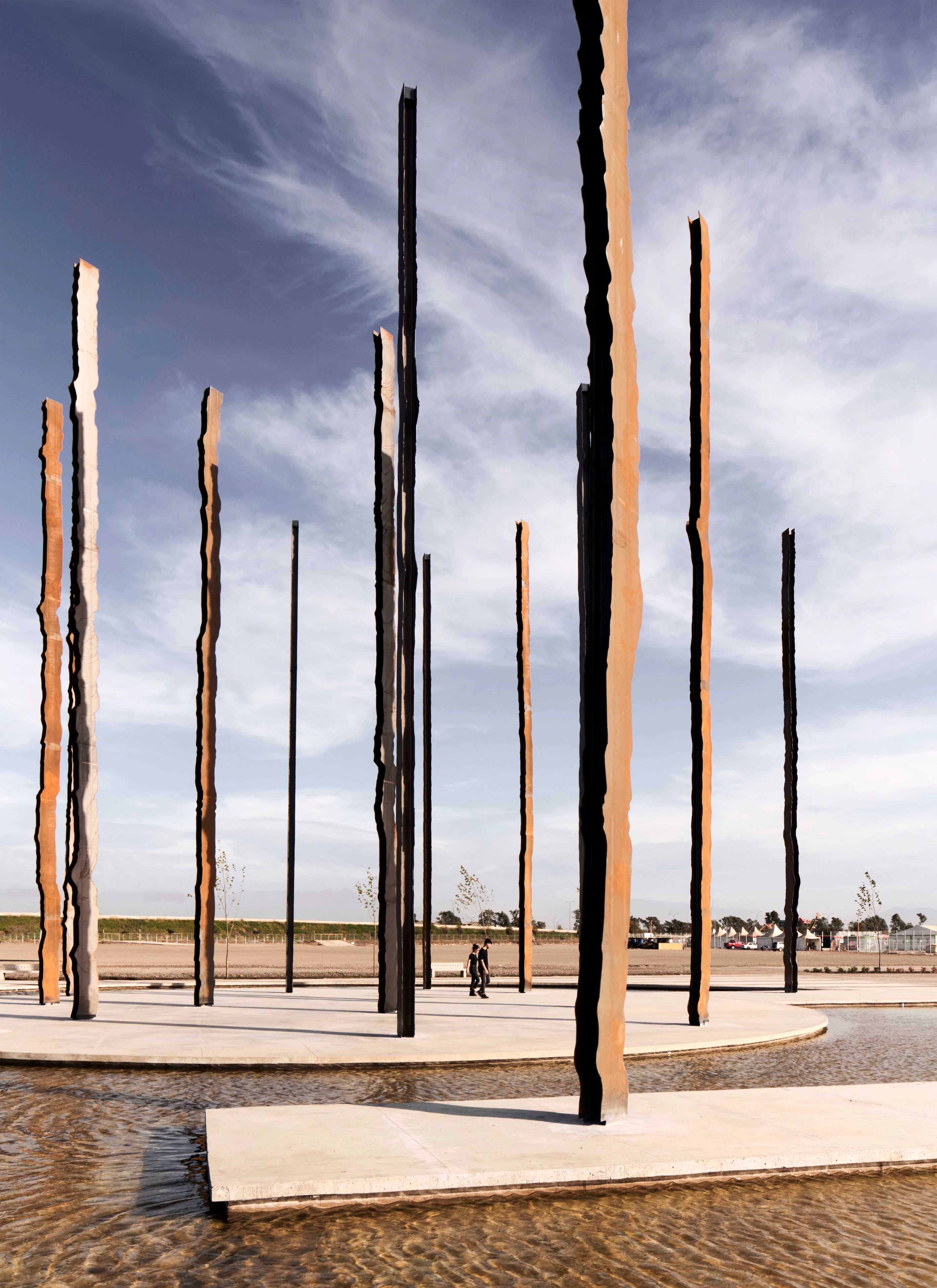 Su Vertical Nos Retiene — 4