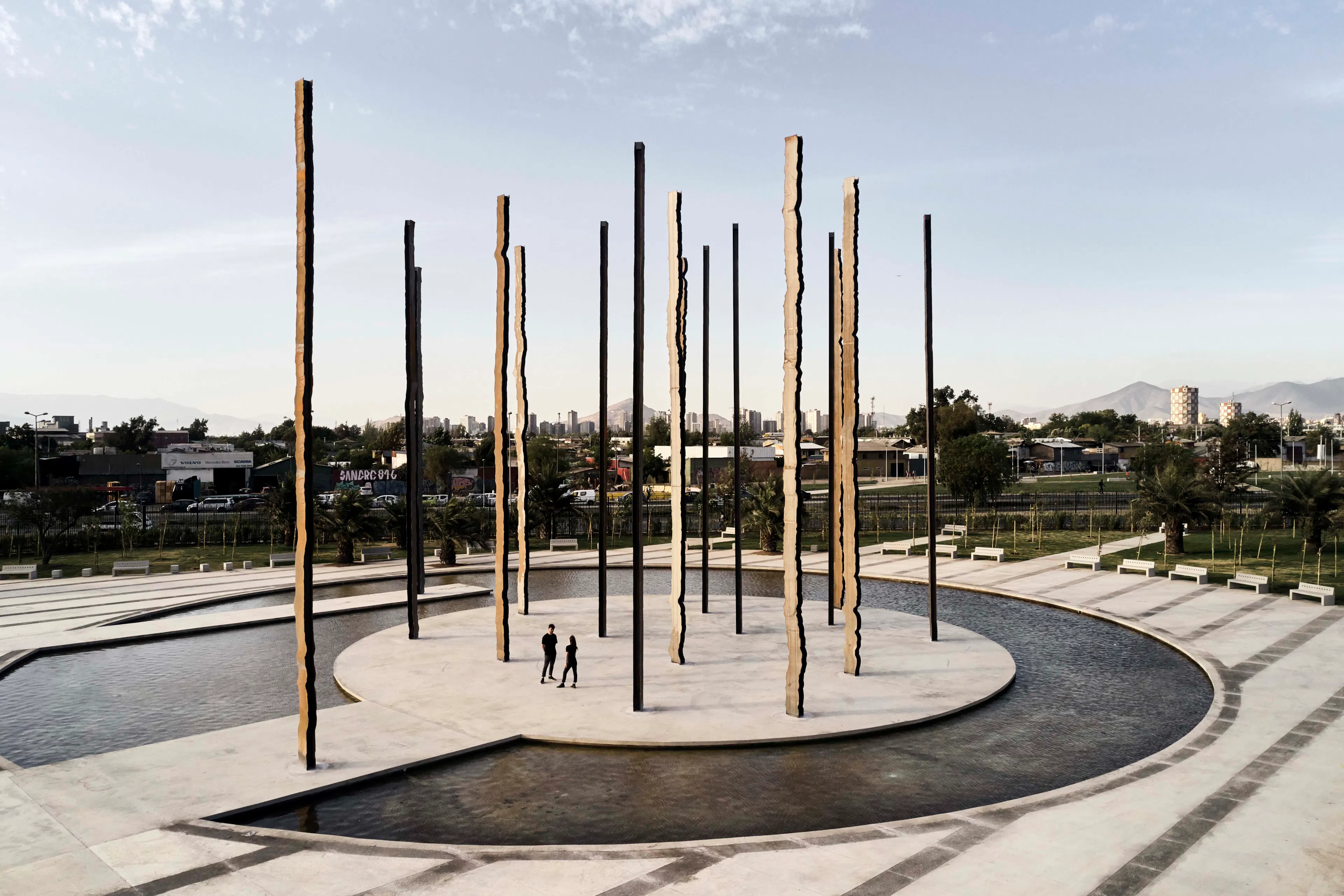 Su Vertical Nos Retiene — 5