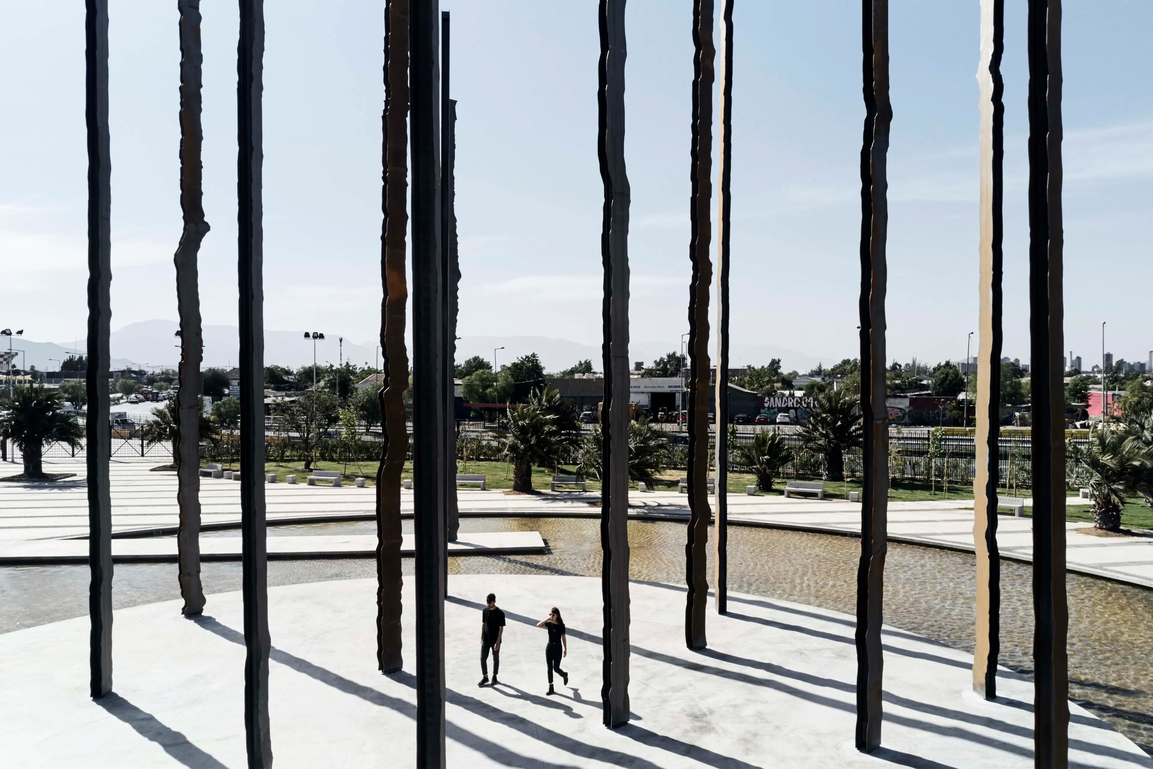 Su Vertical Nos Retiene — 10