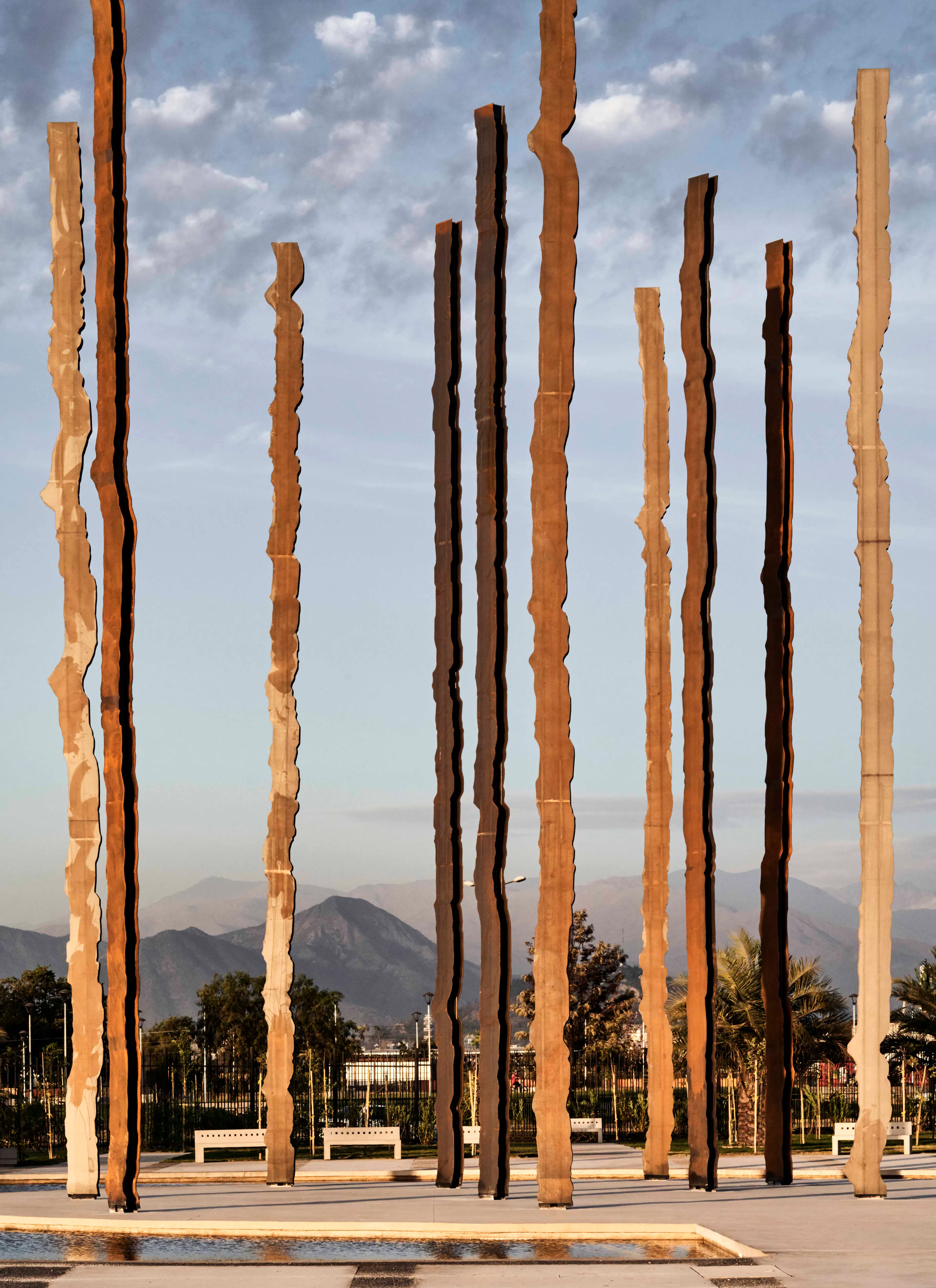 Su Vertical Nos Retiene — 13