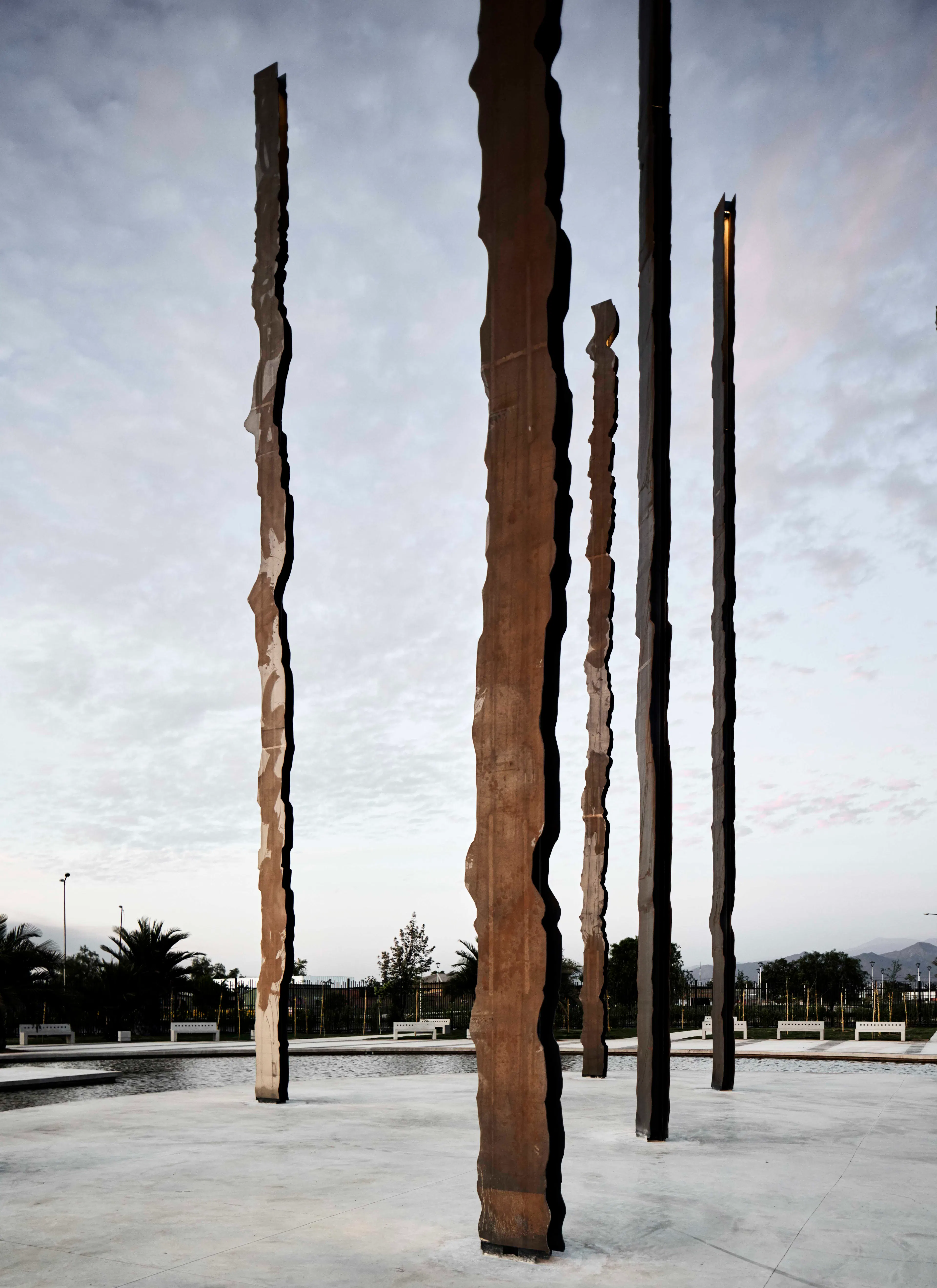 Su Vertical Nos Retiene — 15