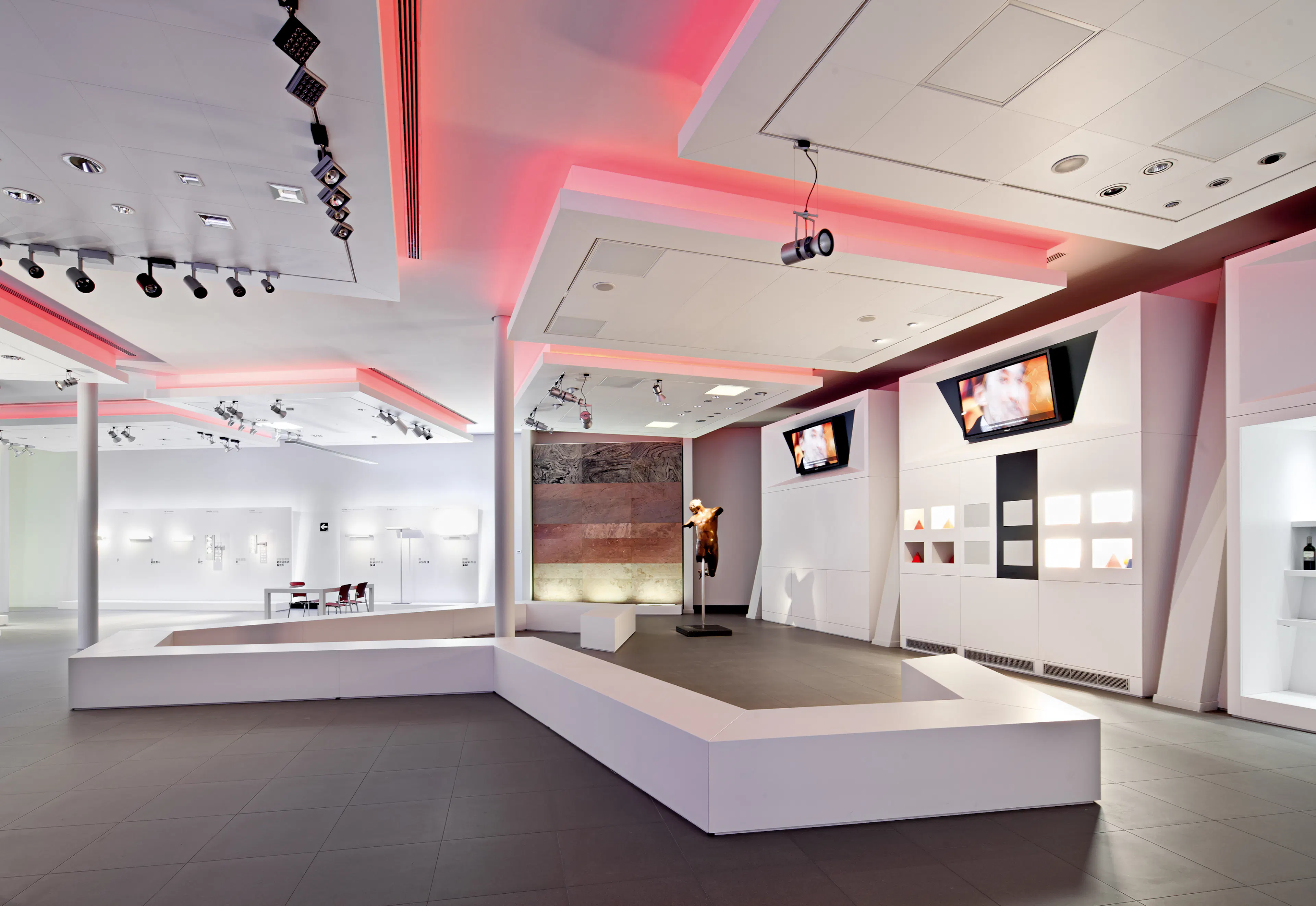 iGuzzini Illuminazione Ibérica Headquarters — 13