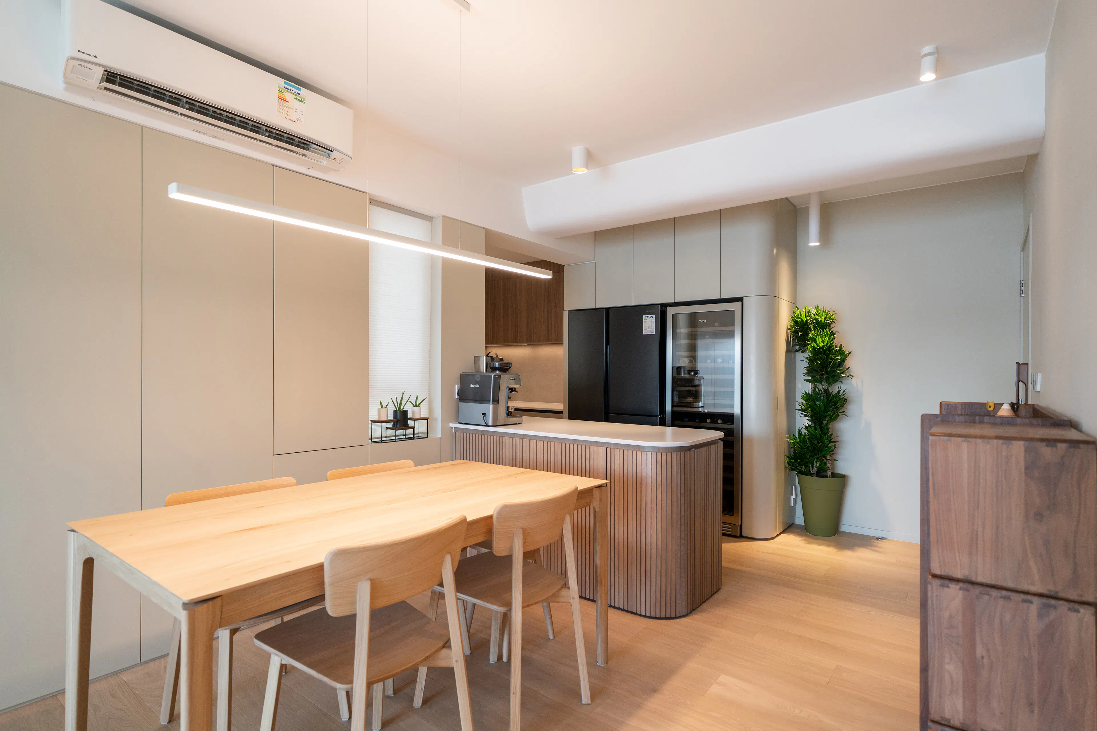 EF's residence — 7