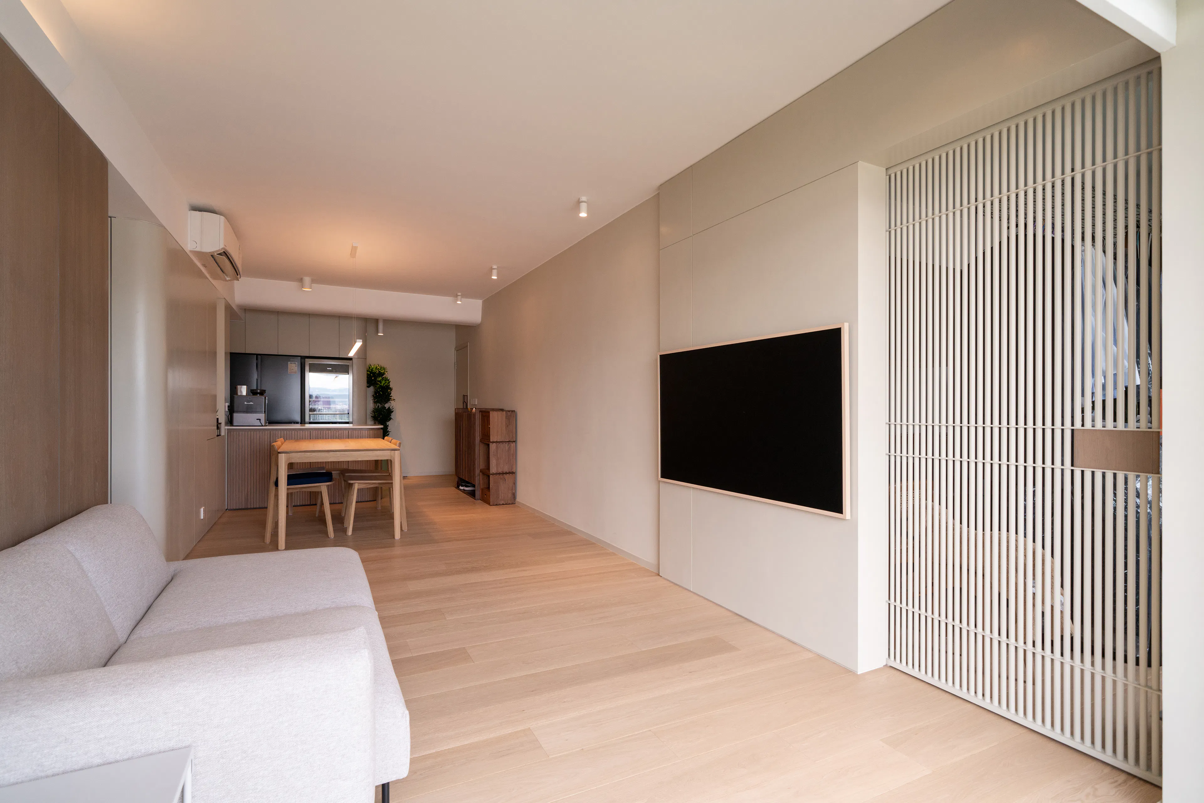 EF's residence — 13