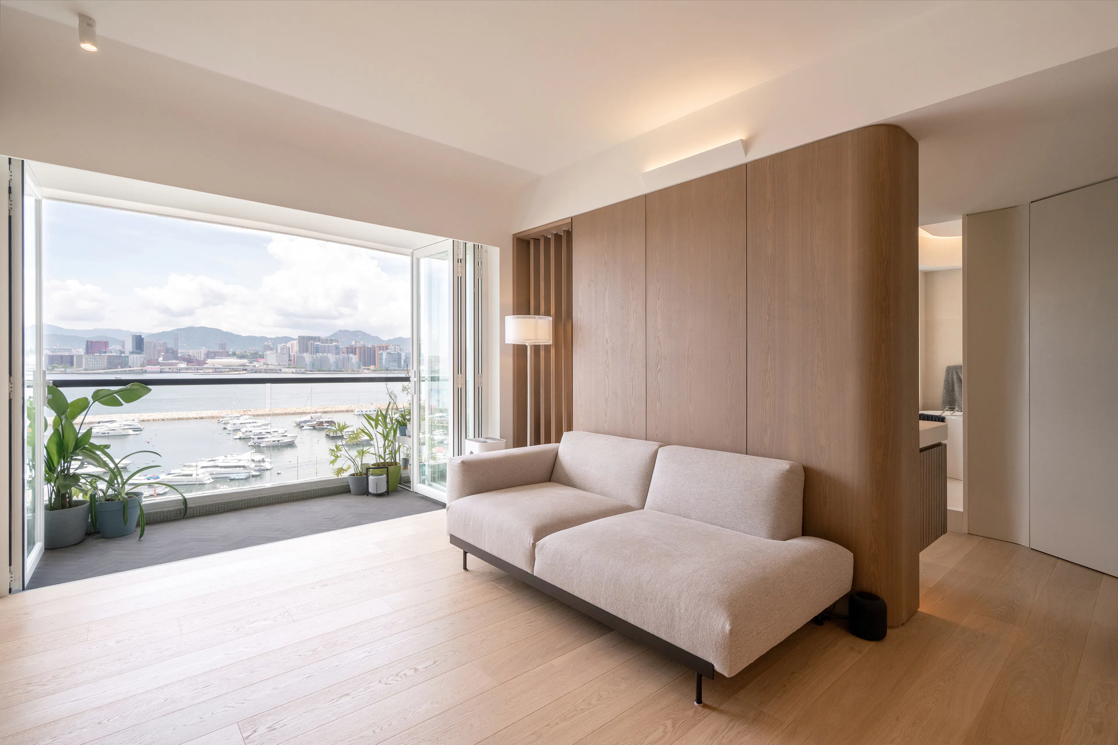 EF's residence — 16