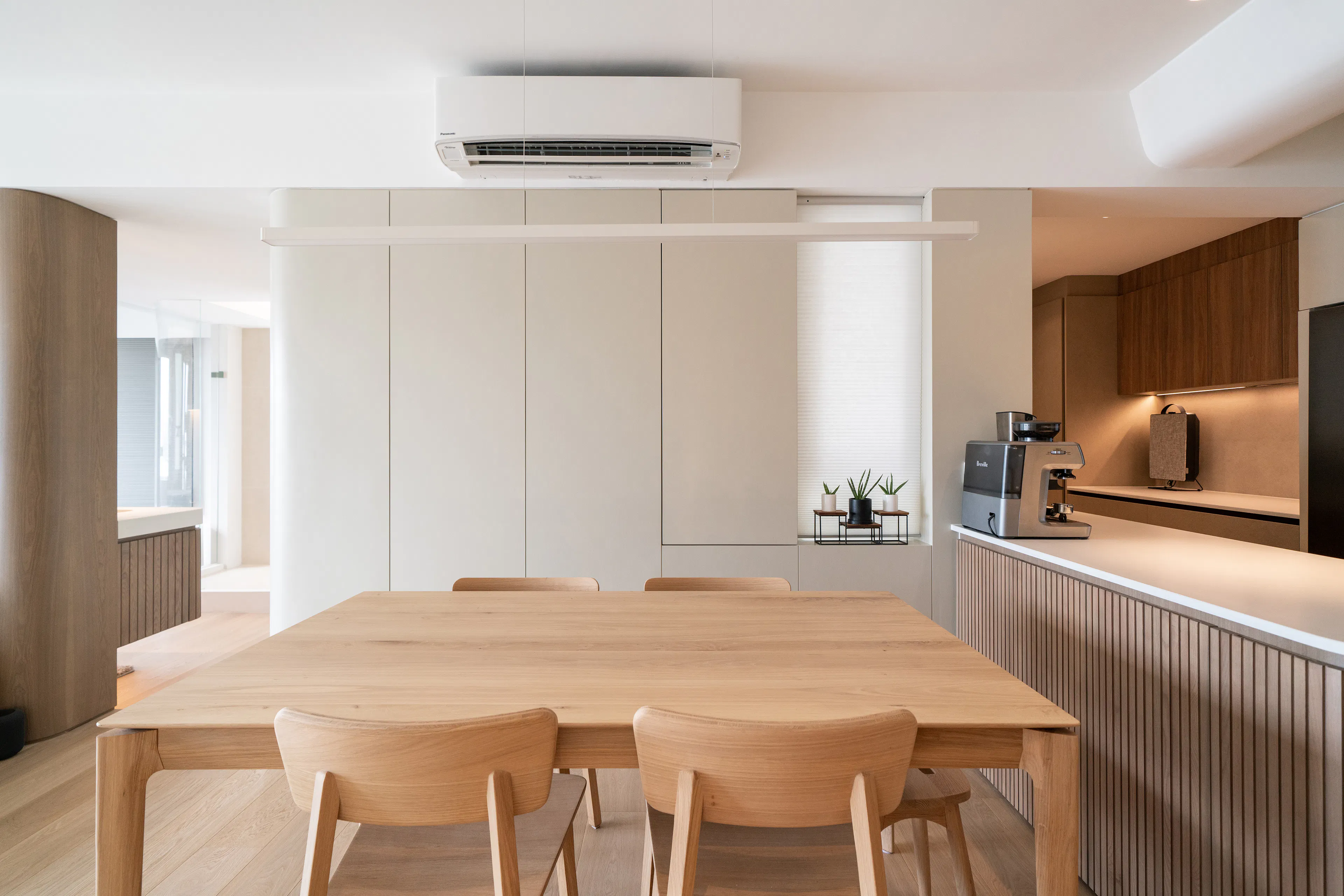 EF's residence — 18