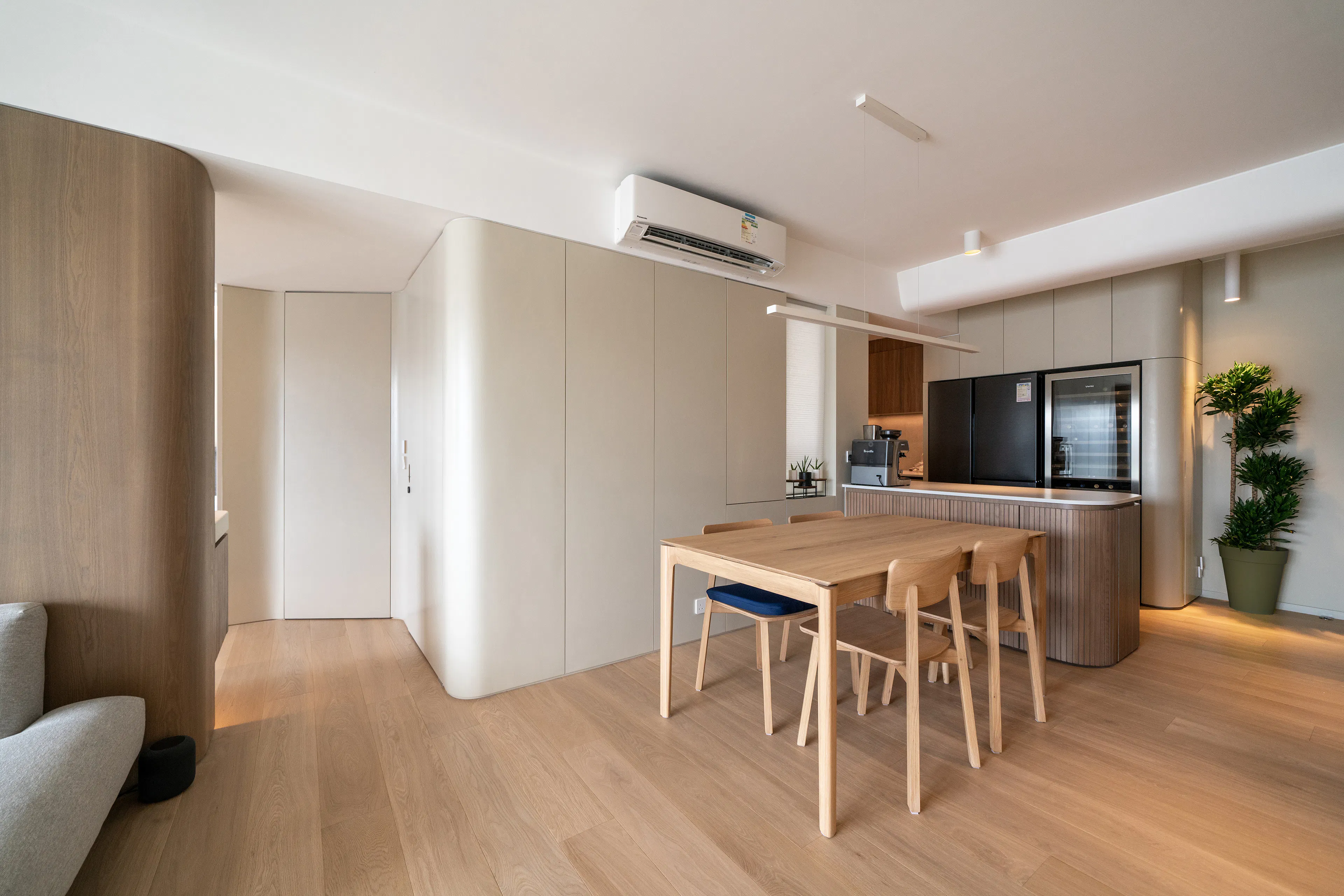 EF's residence — 19