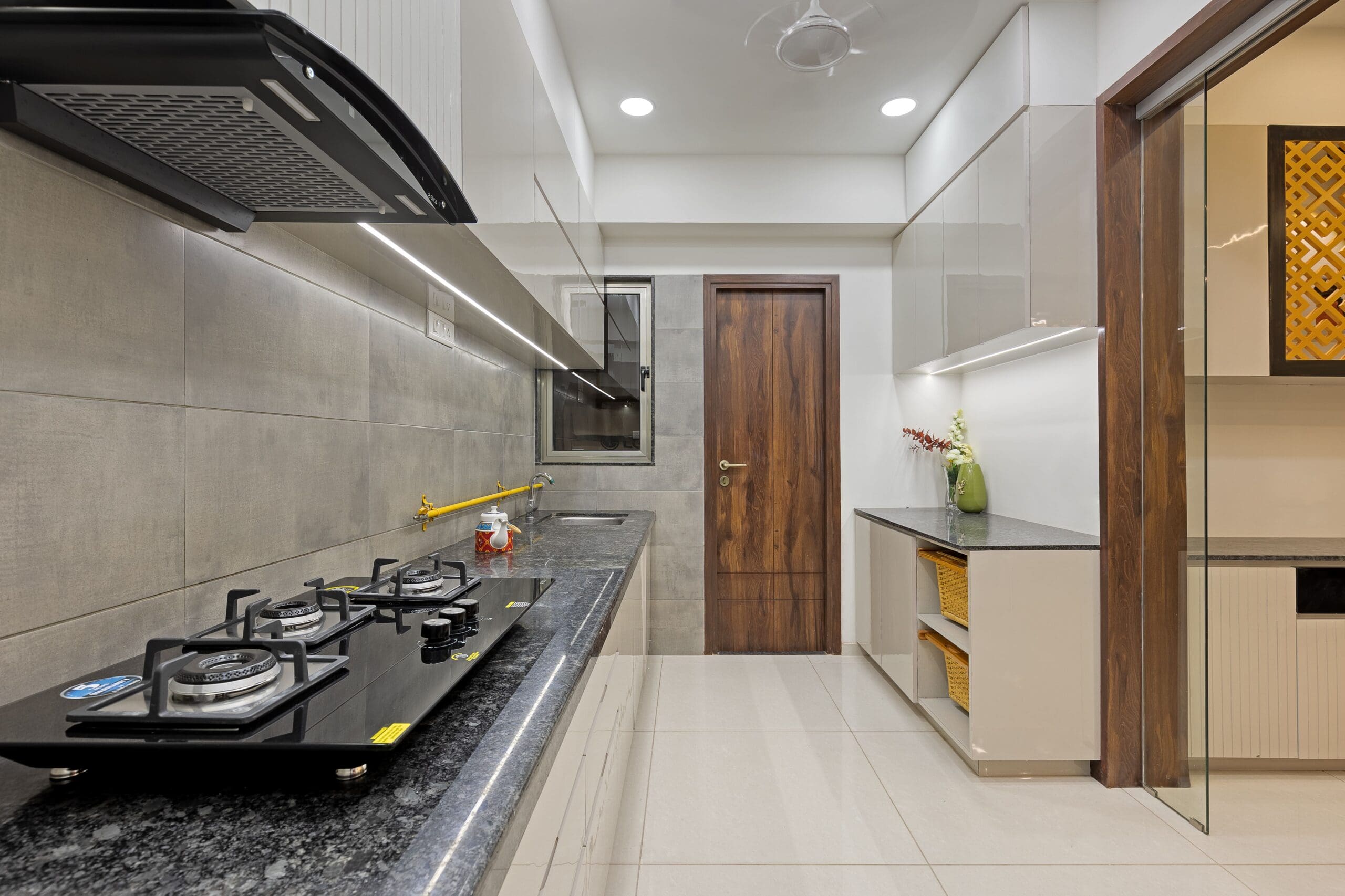 A 3 BHK Apartment Interior Design at Orchid Heaven by Montdor Interior ...