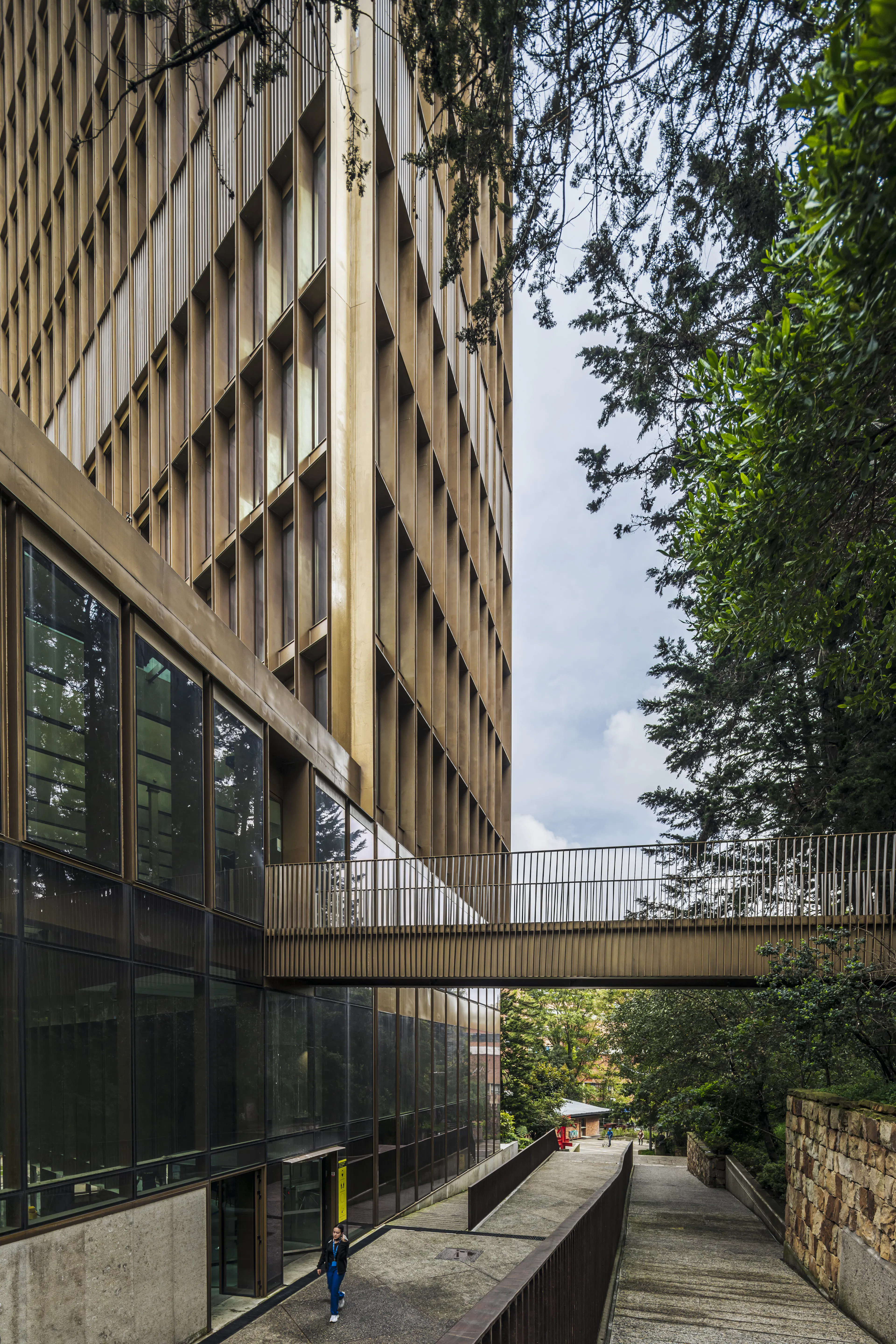 Engineering Laboratories | Pontificia Universidad Javeriana — 10