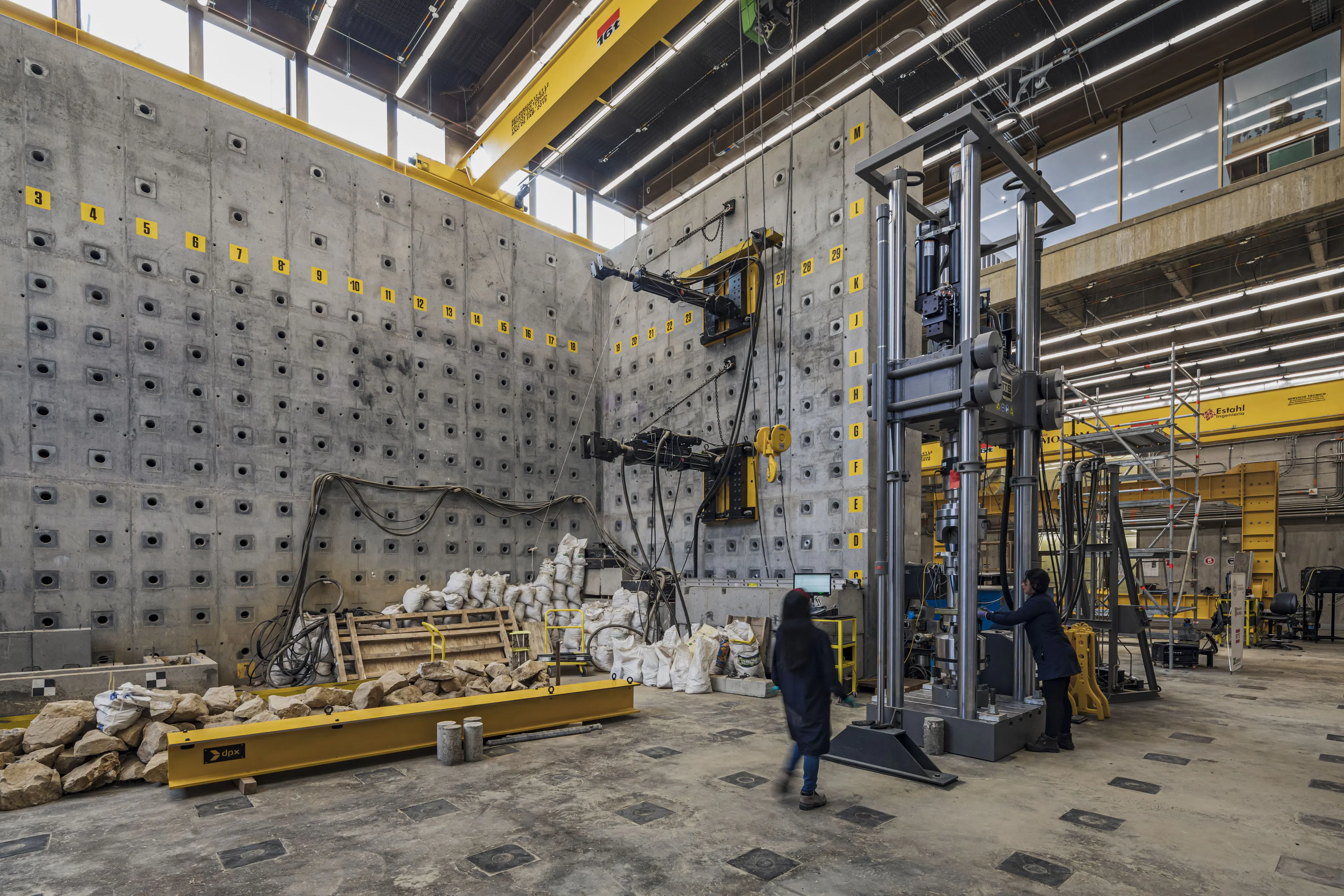 Engineering Laboratories | Pontificia Universidad Javeriana — 4