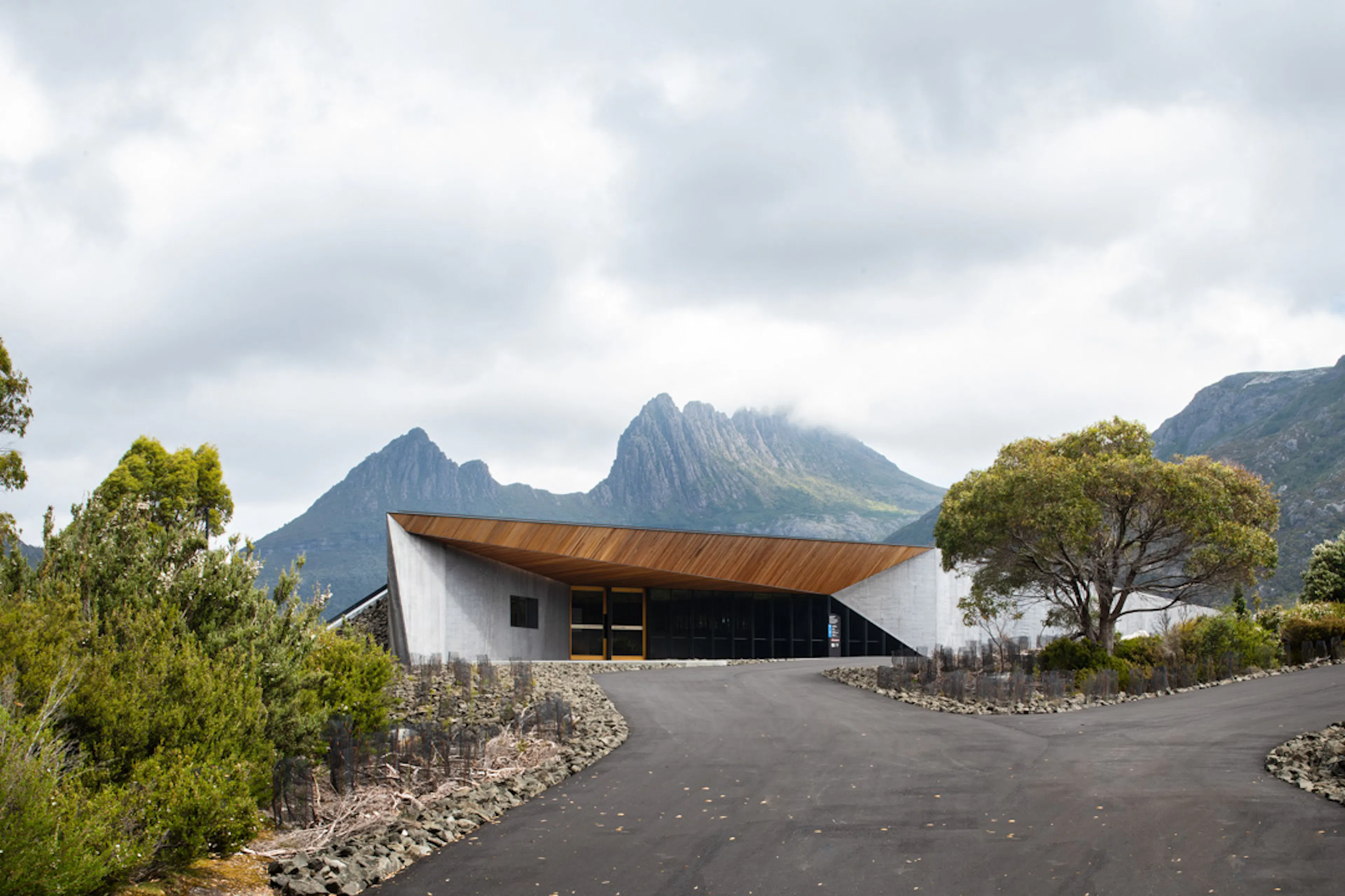 Dove Lake Viewing Shelter — 1