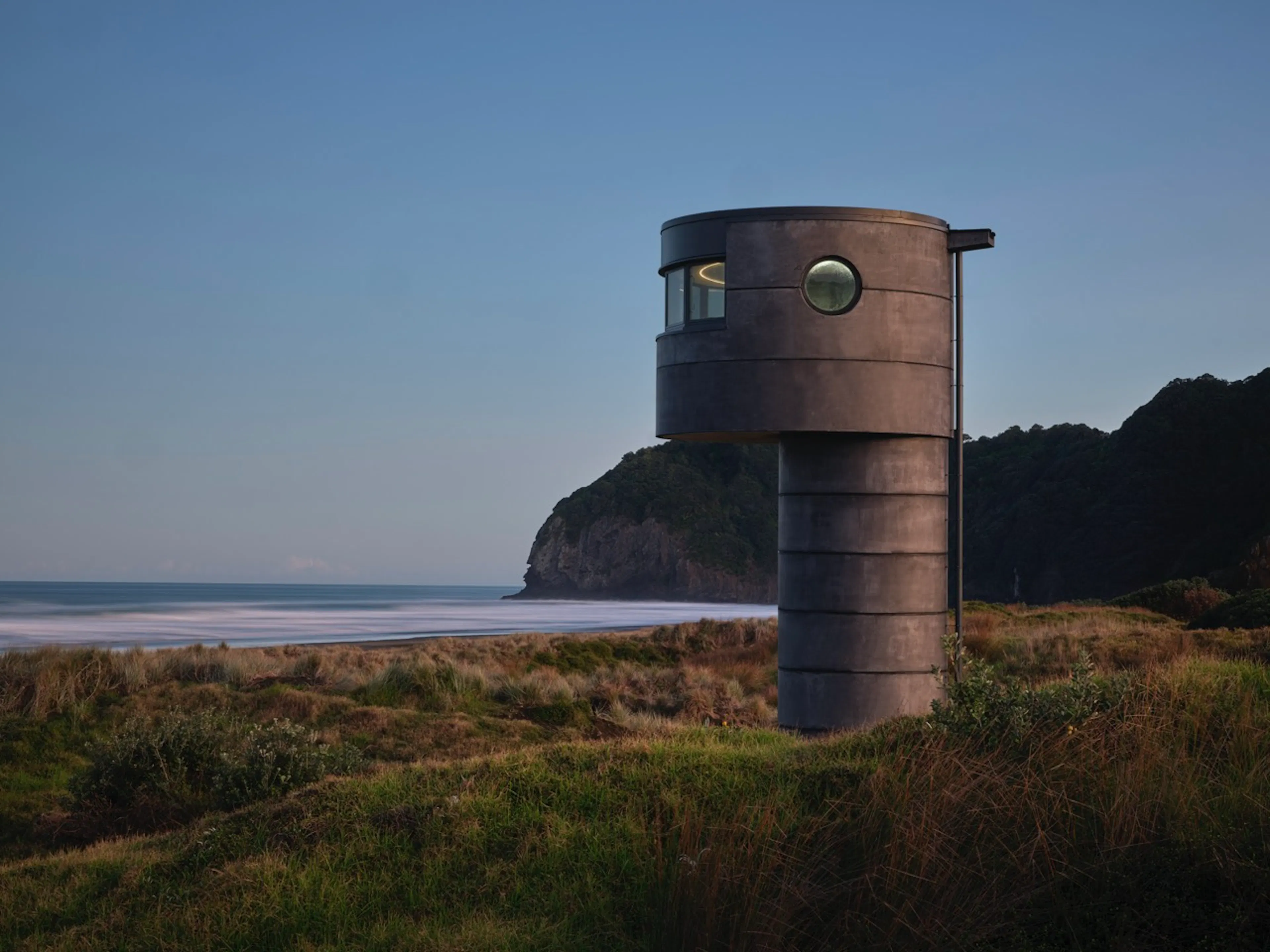 Te Pae North Piha Surf Lifesaving Tower — 1