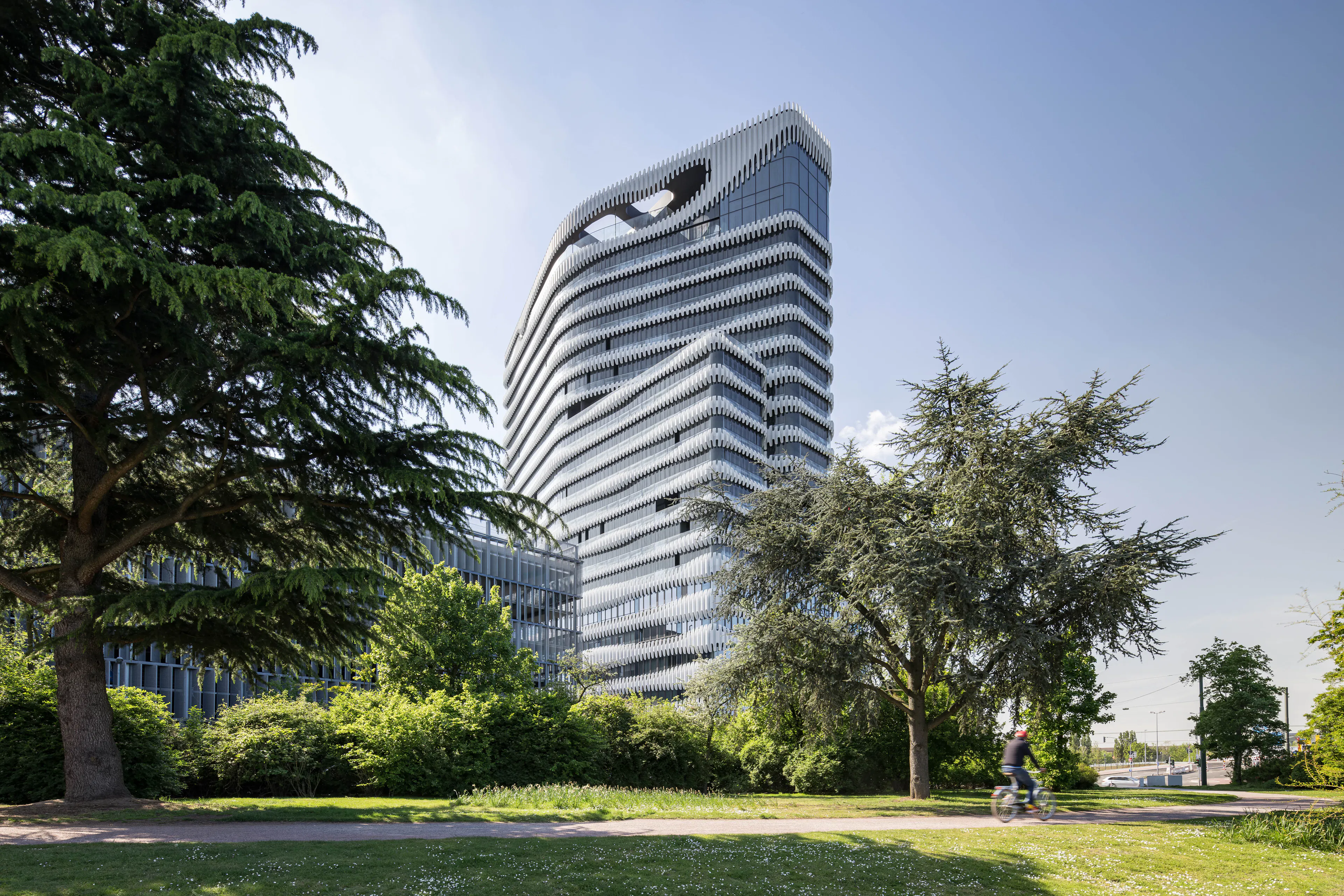 ZIPPER - RKM 740 Tower — 3