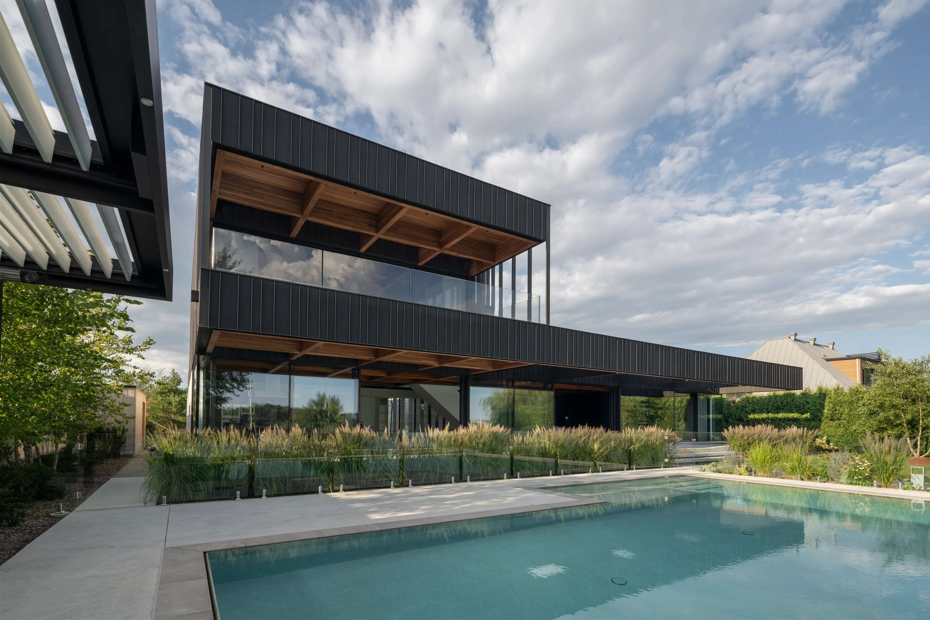 Terrebonne Residence — 1