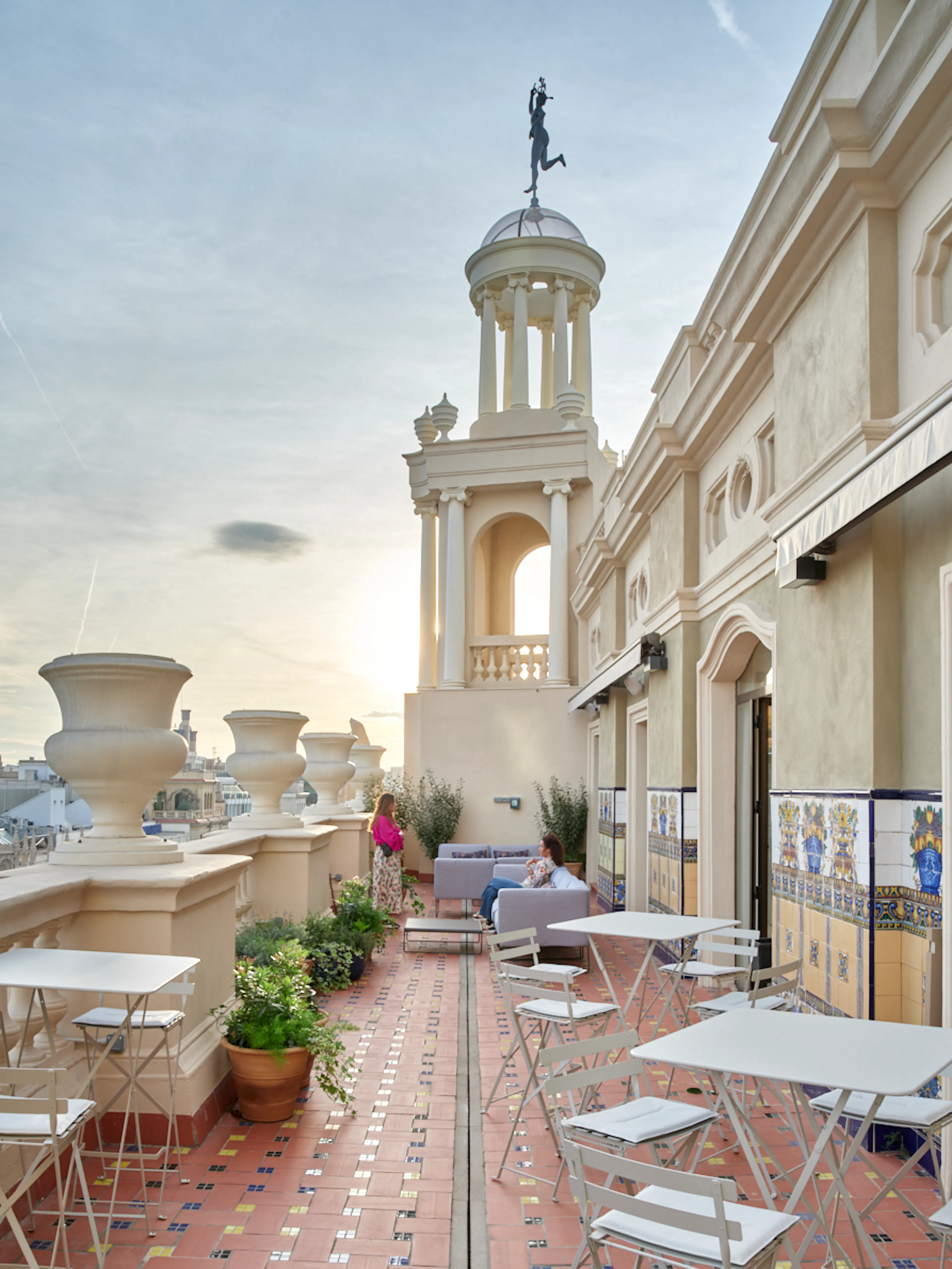 Casa Pich i Pon. LOOM Plaza Catalunya — 12