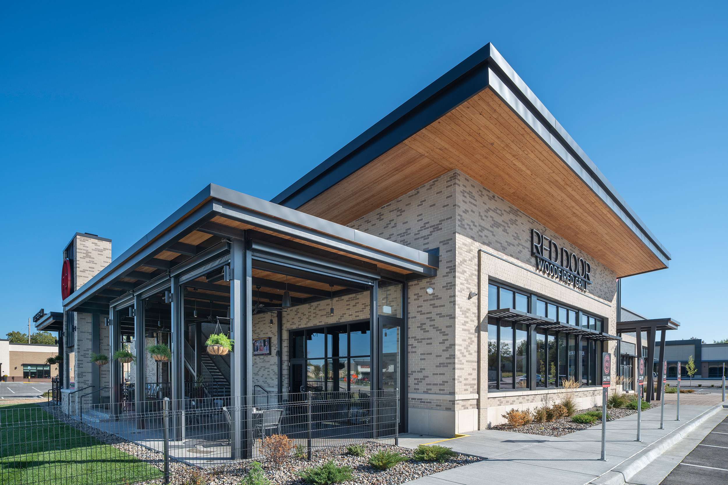 Red Door Grill By Urban Prairie Architectural Collaborative Architizer   1683211275956RDGLS Ext4 