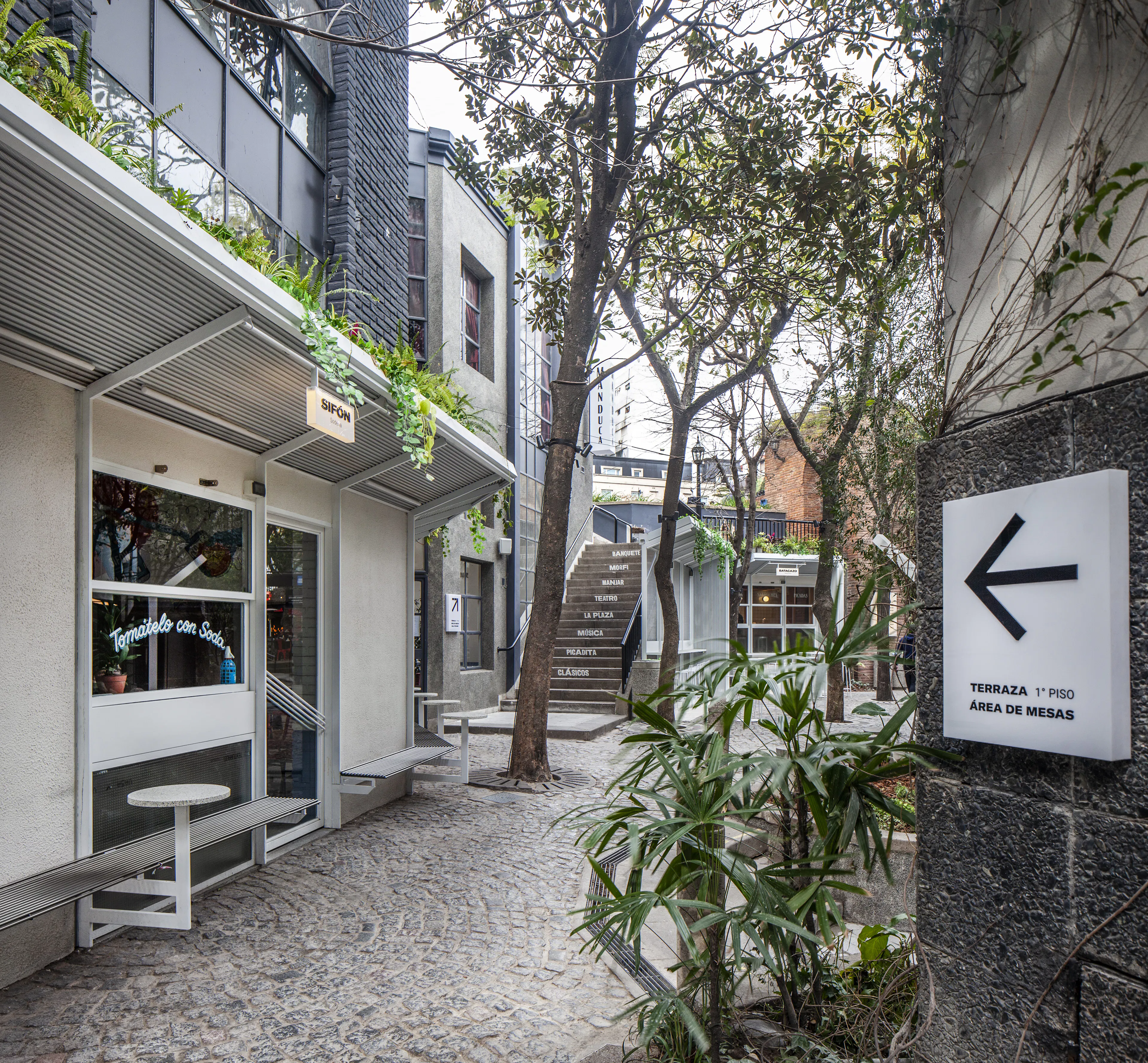 Manduca Market — 7