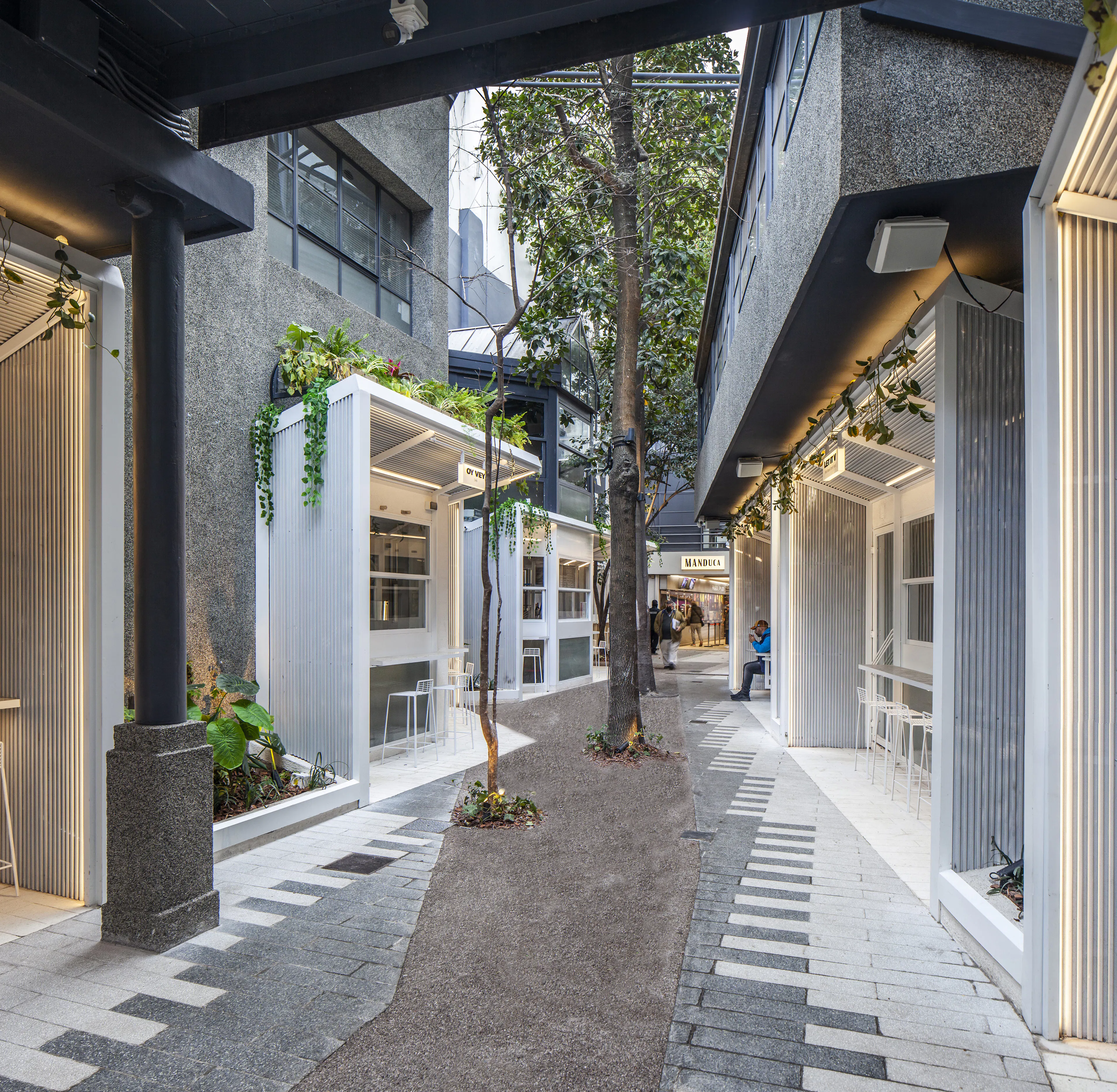 Manduca Market — 11