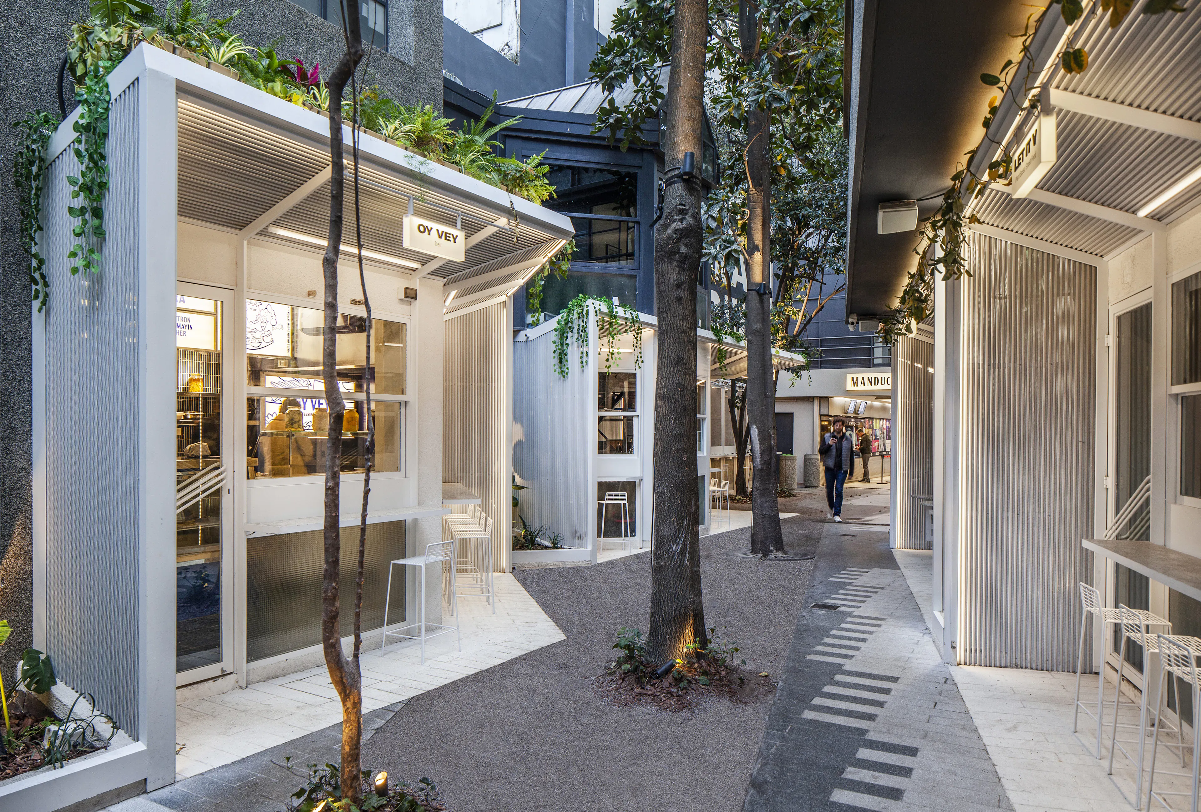 Manduca Market — 25