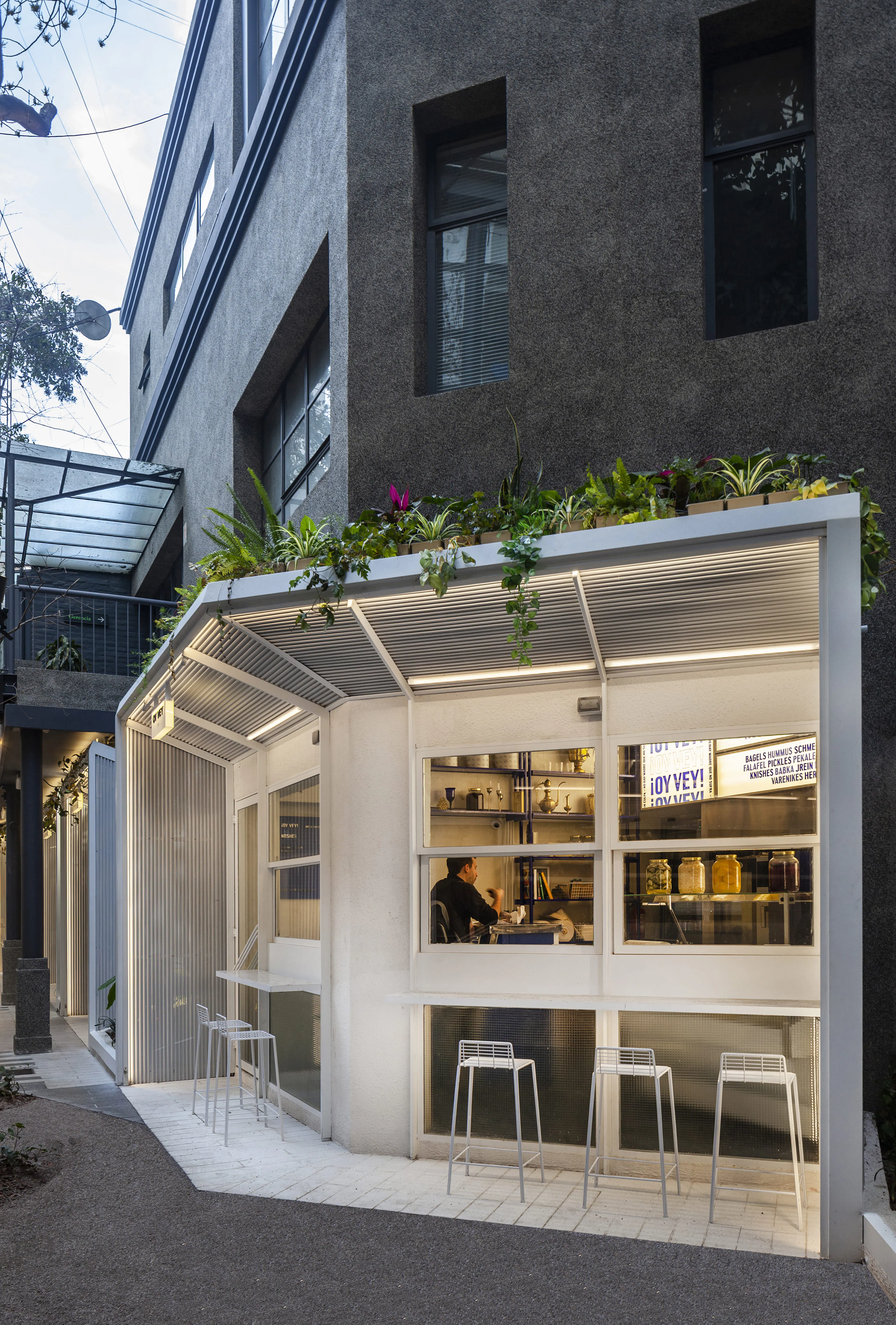 Manduca Market — 24