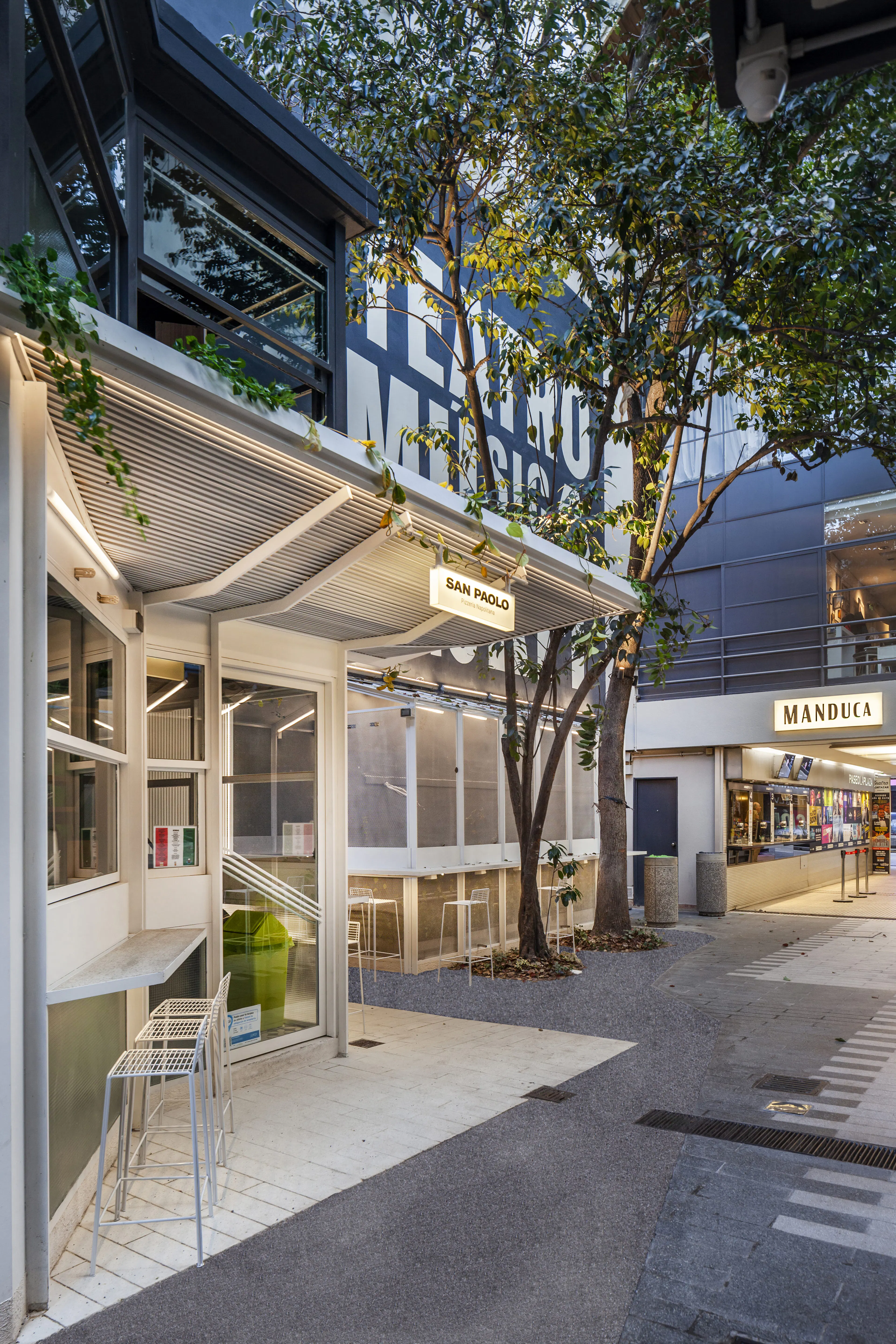 Manduca Market — 27