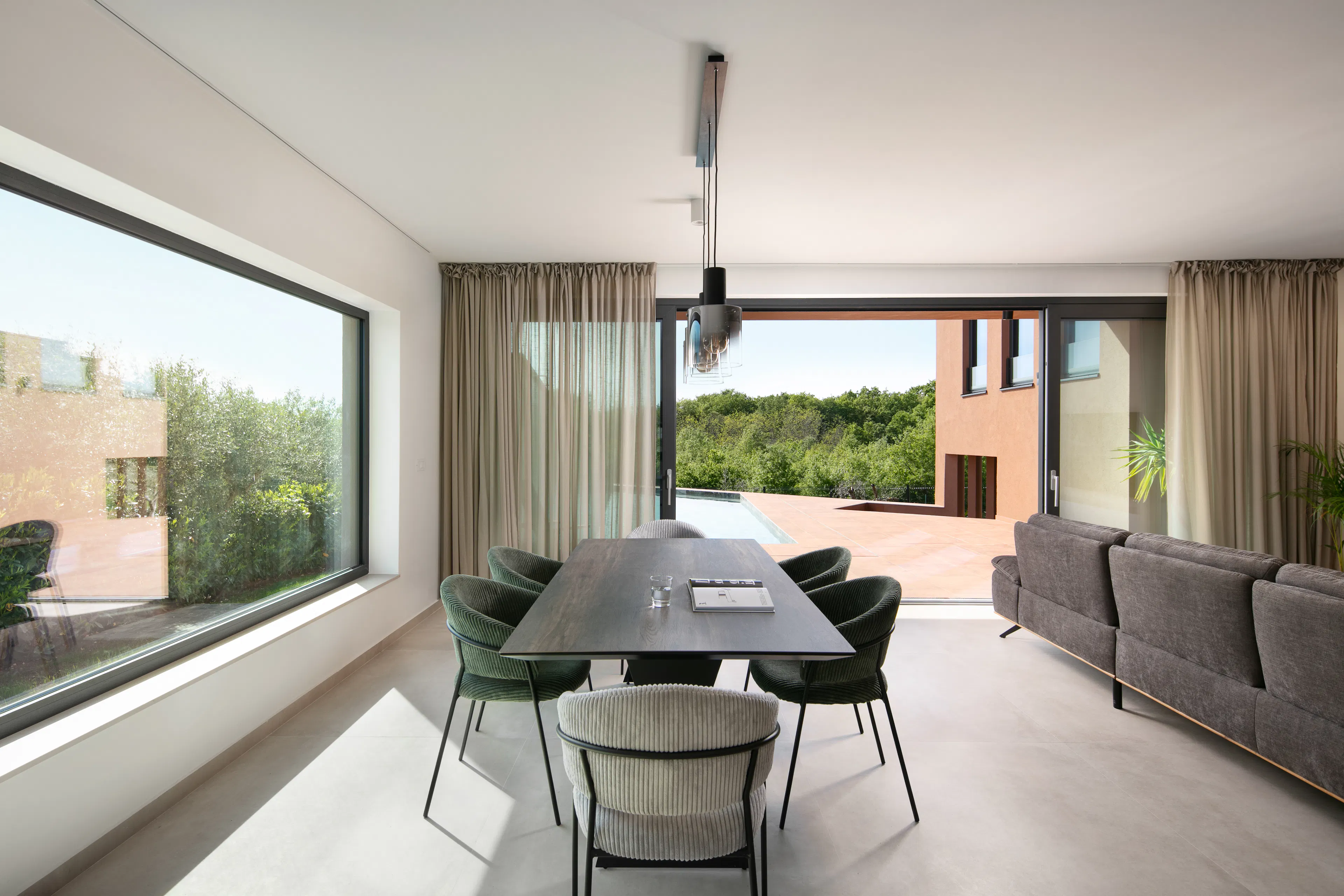 Red soil house — 12