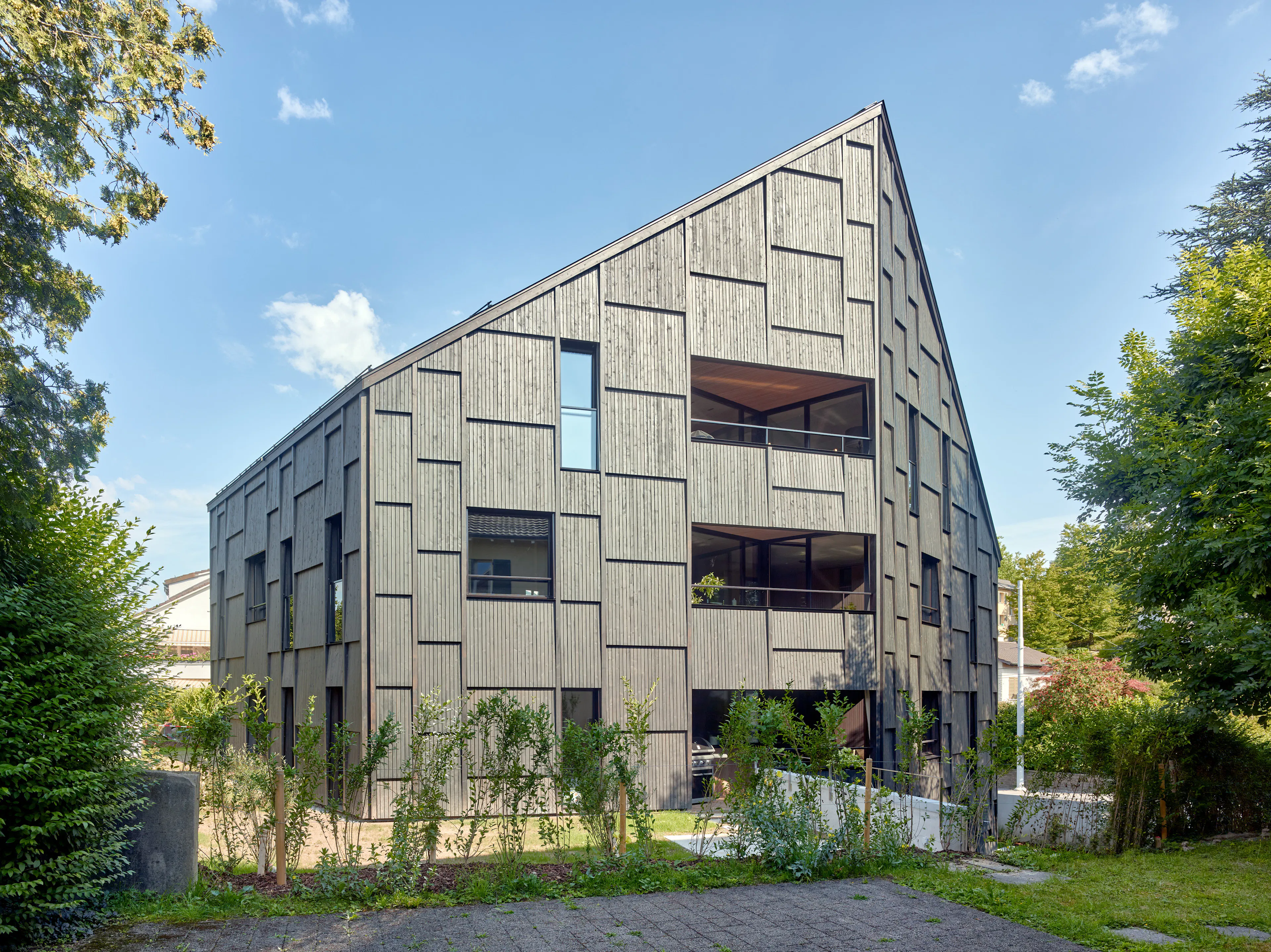 Apartment Building L329 — 4