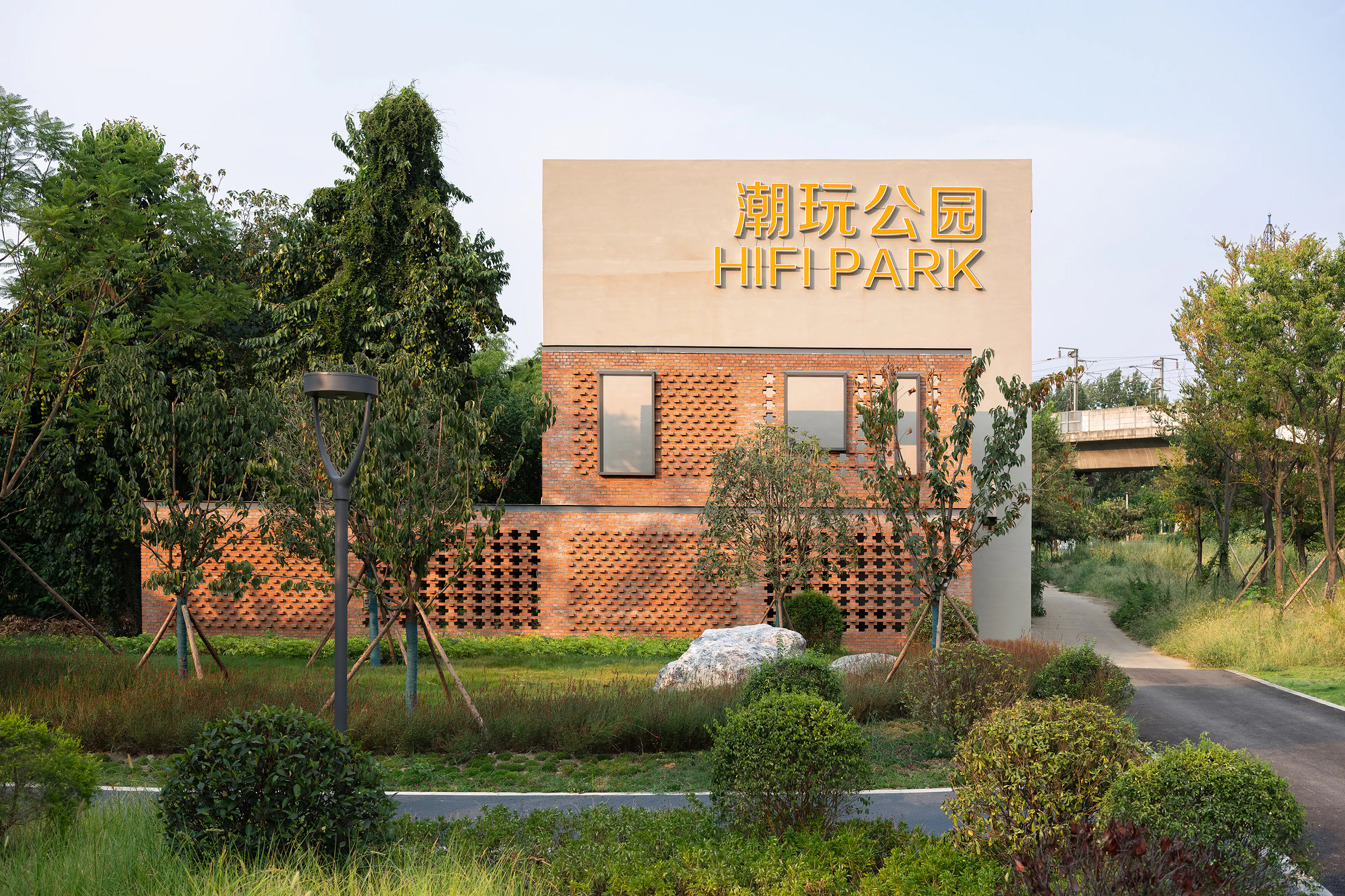 HI-FI PARK — 10