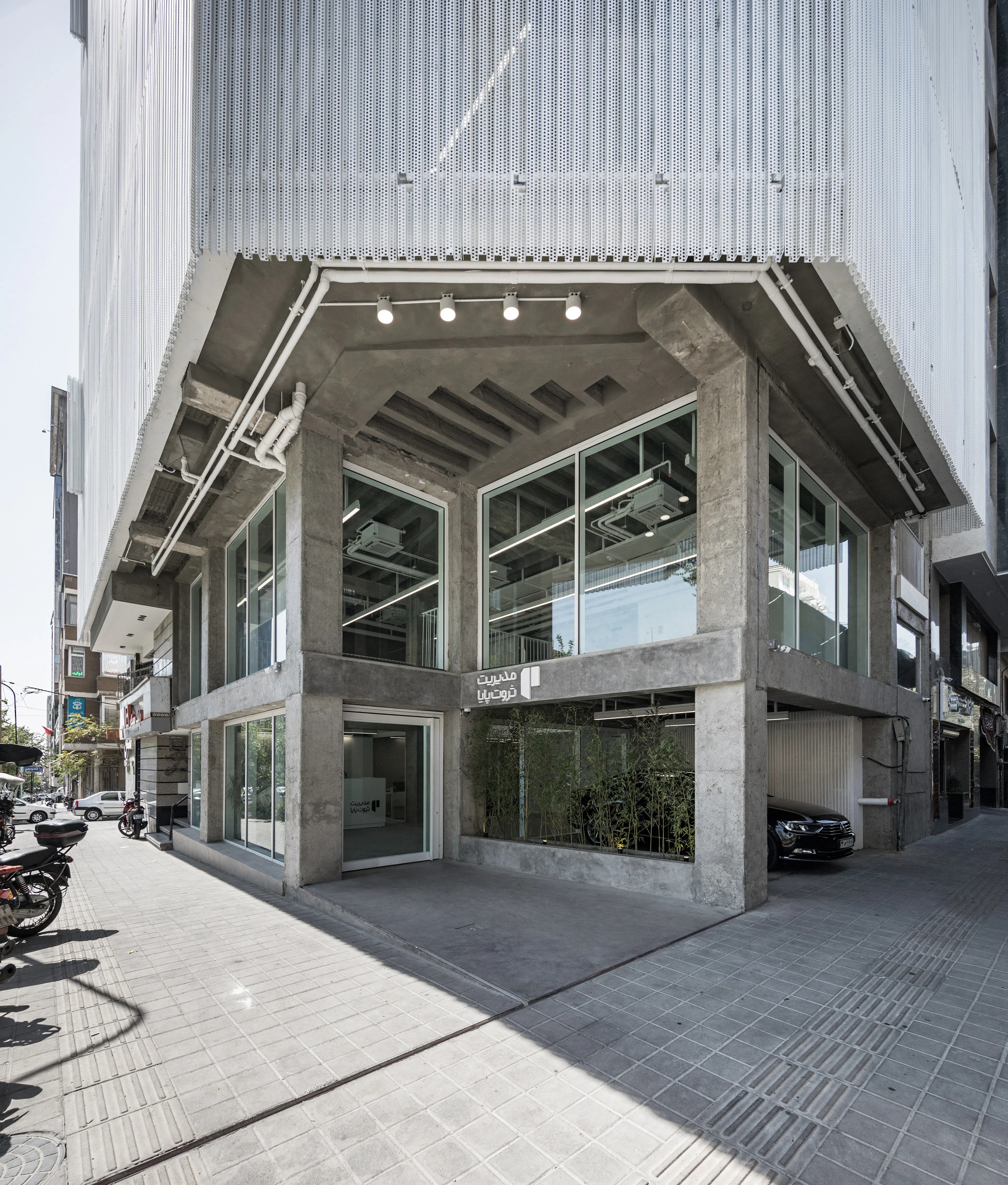 the white Renovation — 18