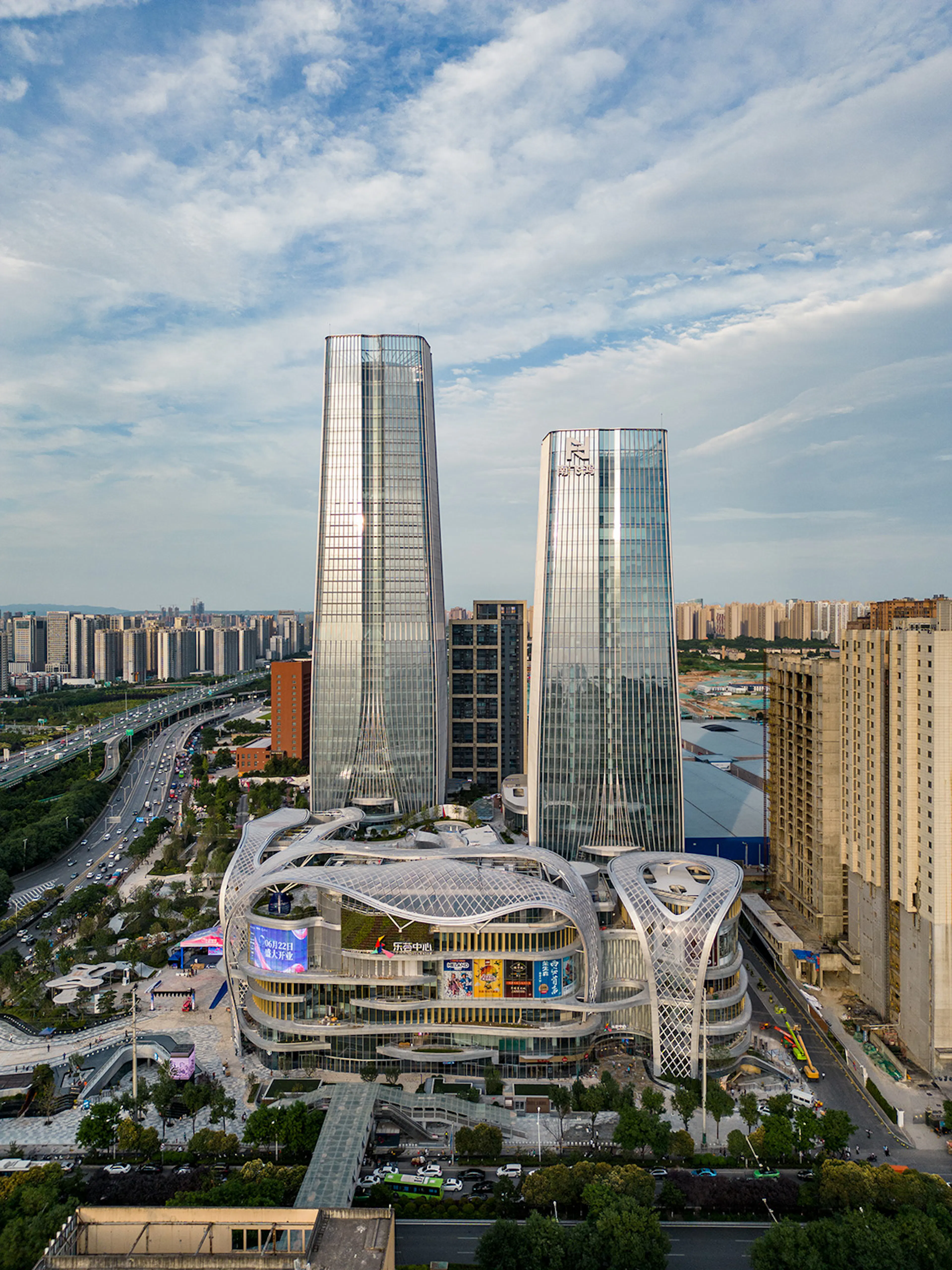 Aedas-Designed Xi’an Lovi Center — 1