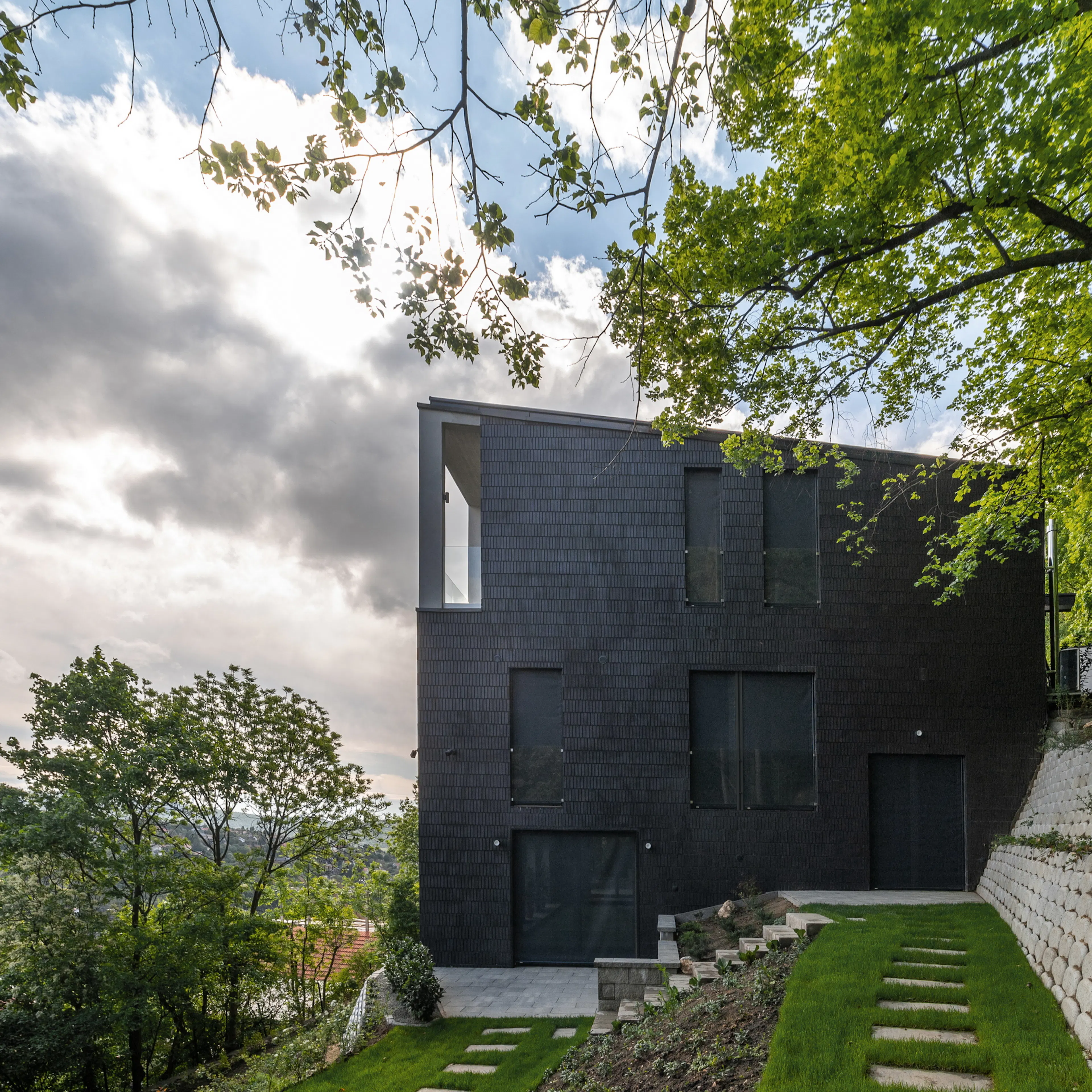 H151 - a house with five apartments — 27