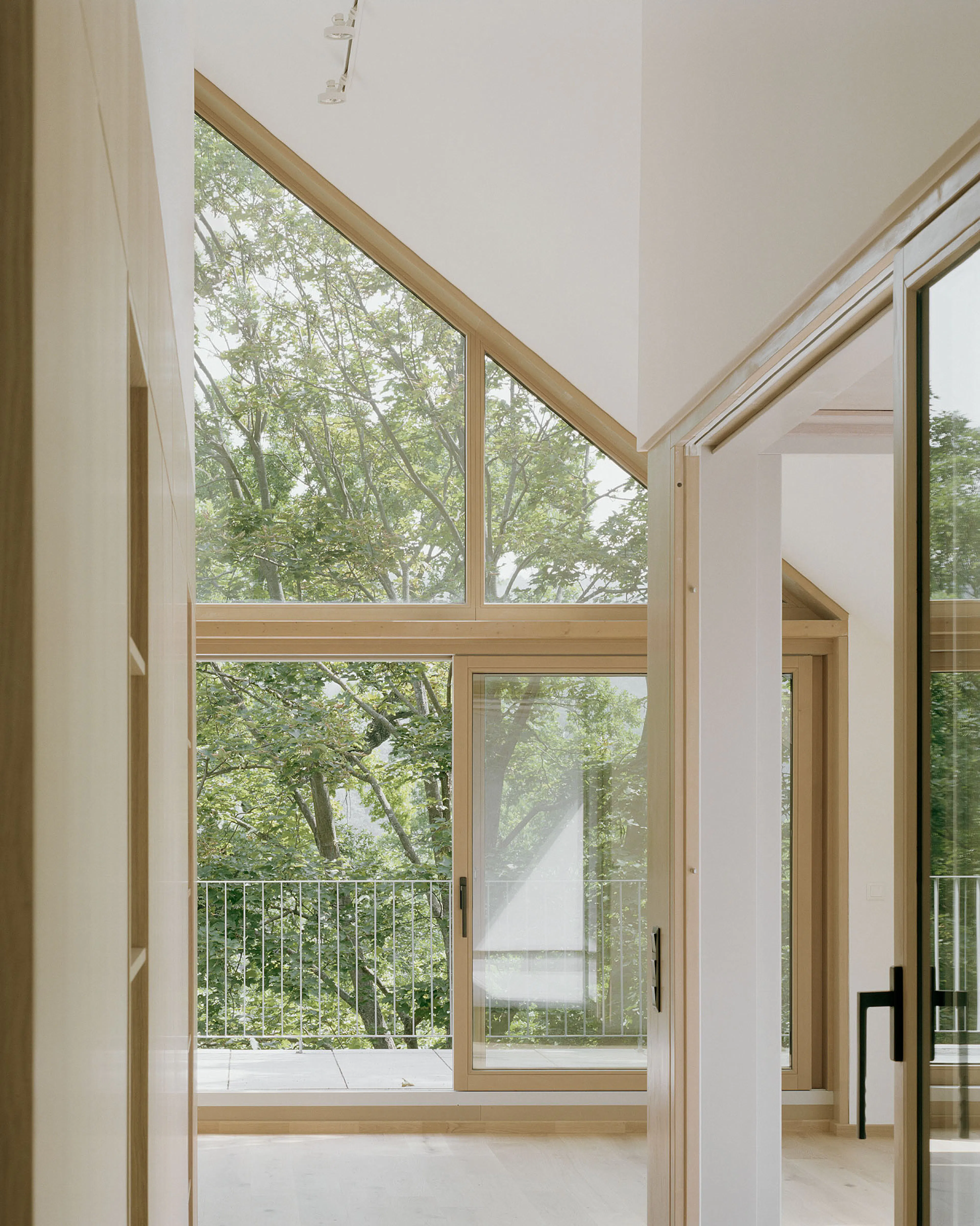 H151 - a house with five apartments — 7