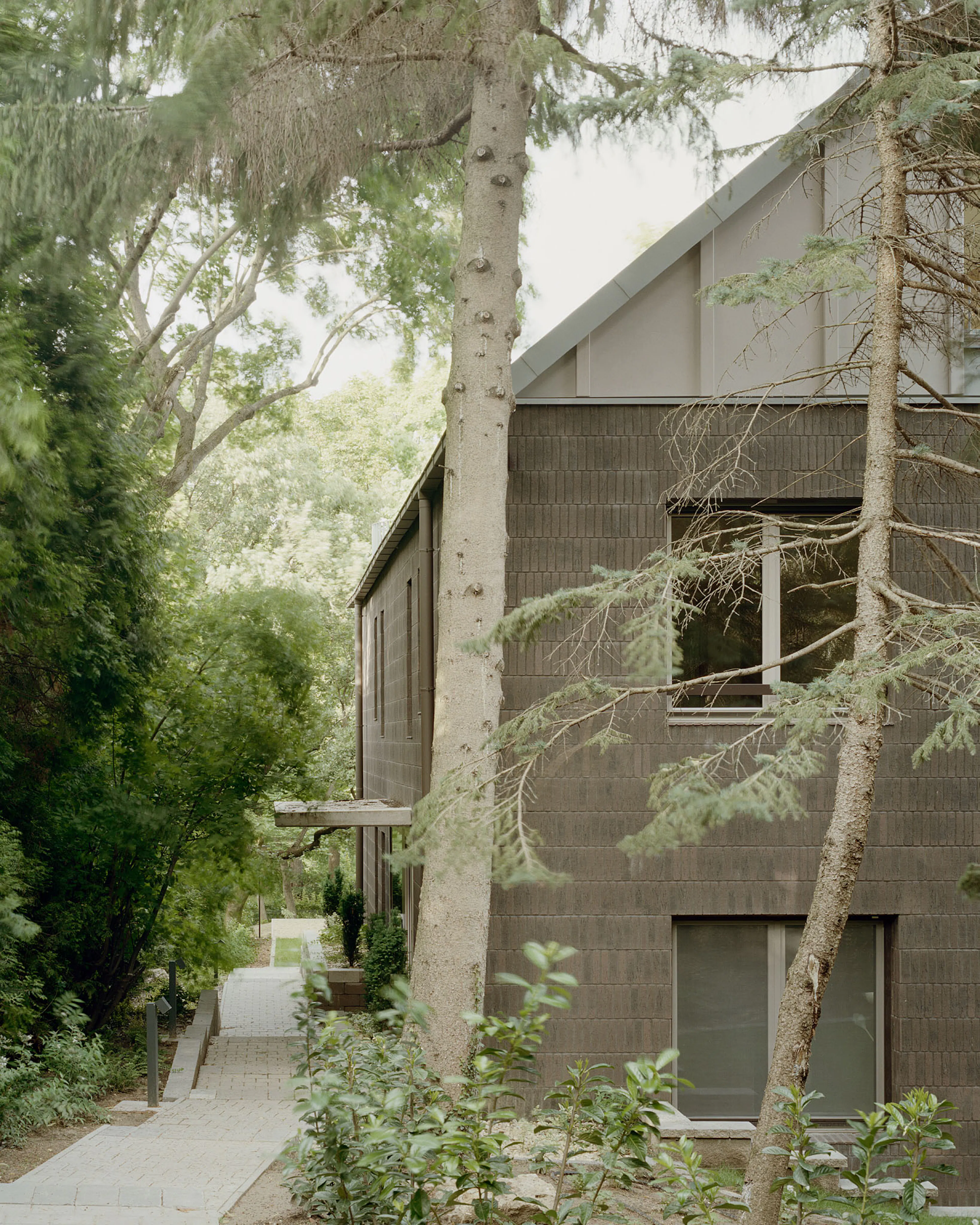 H151 - a house with five apartments — 11