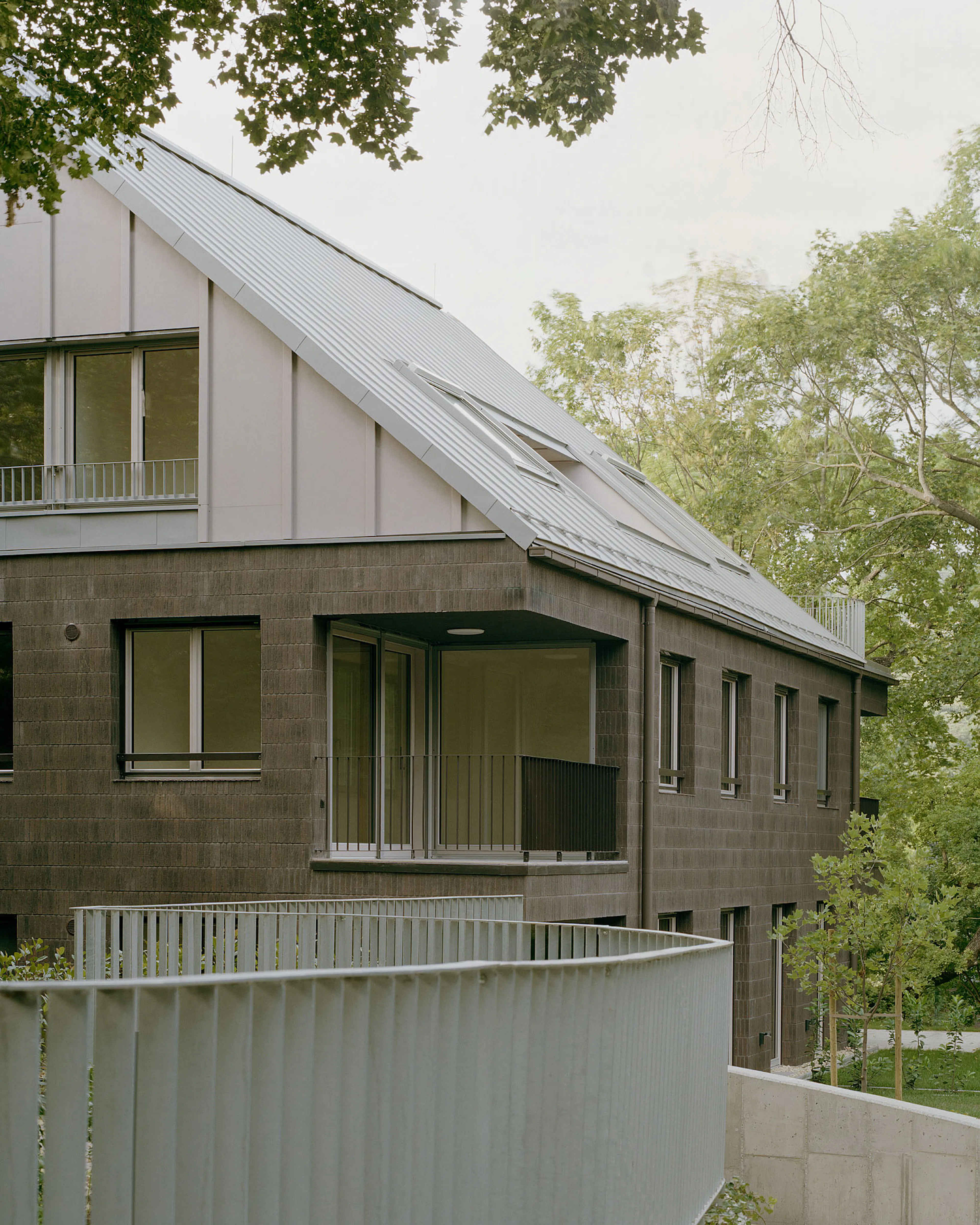 H151 - a house with five apartments — 13