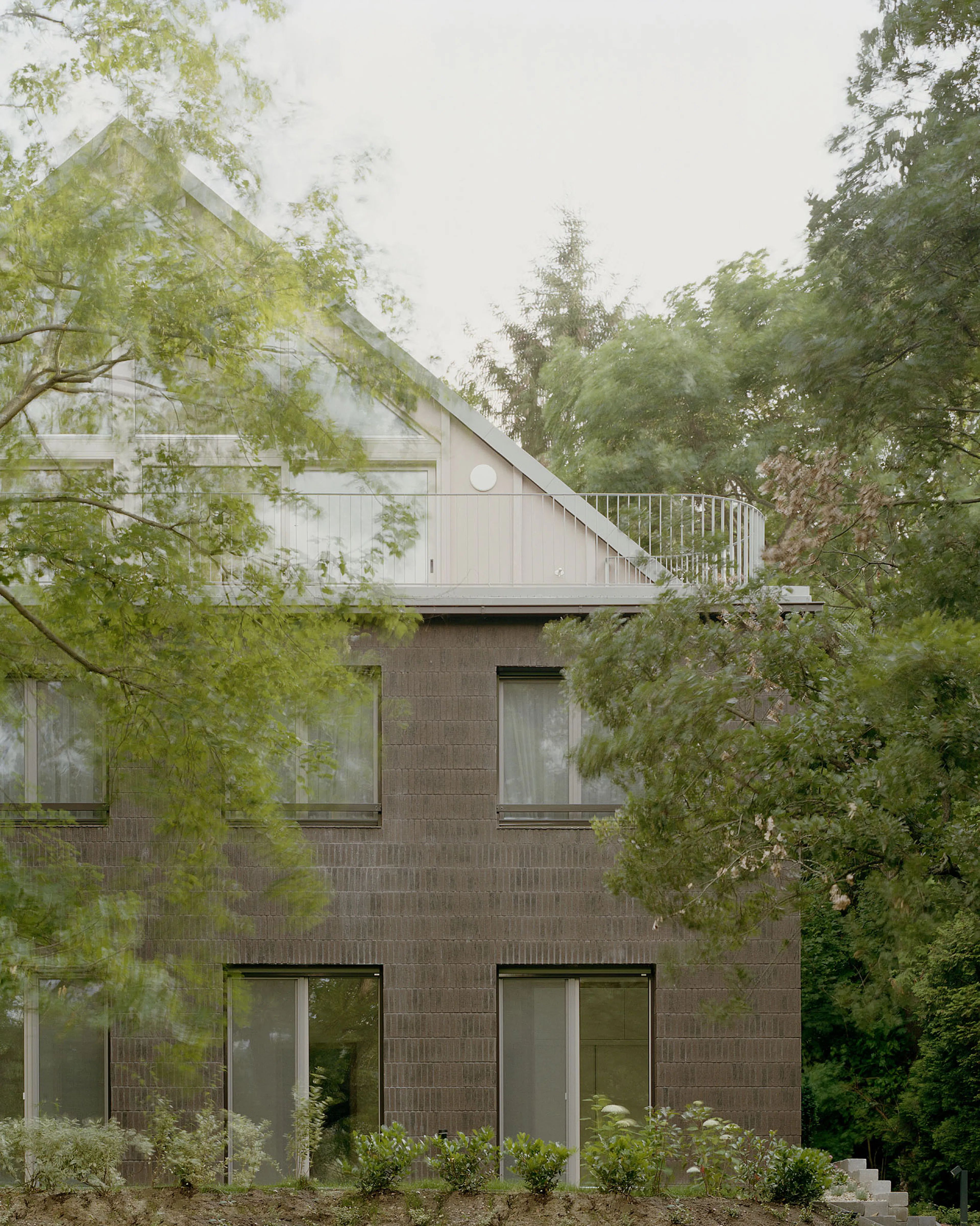 H151 - a house with five apartments