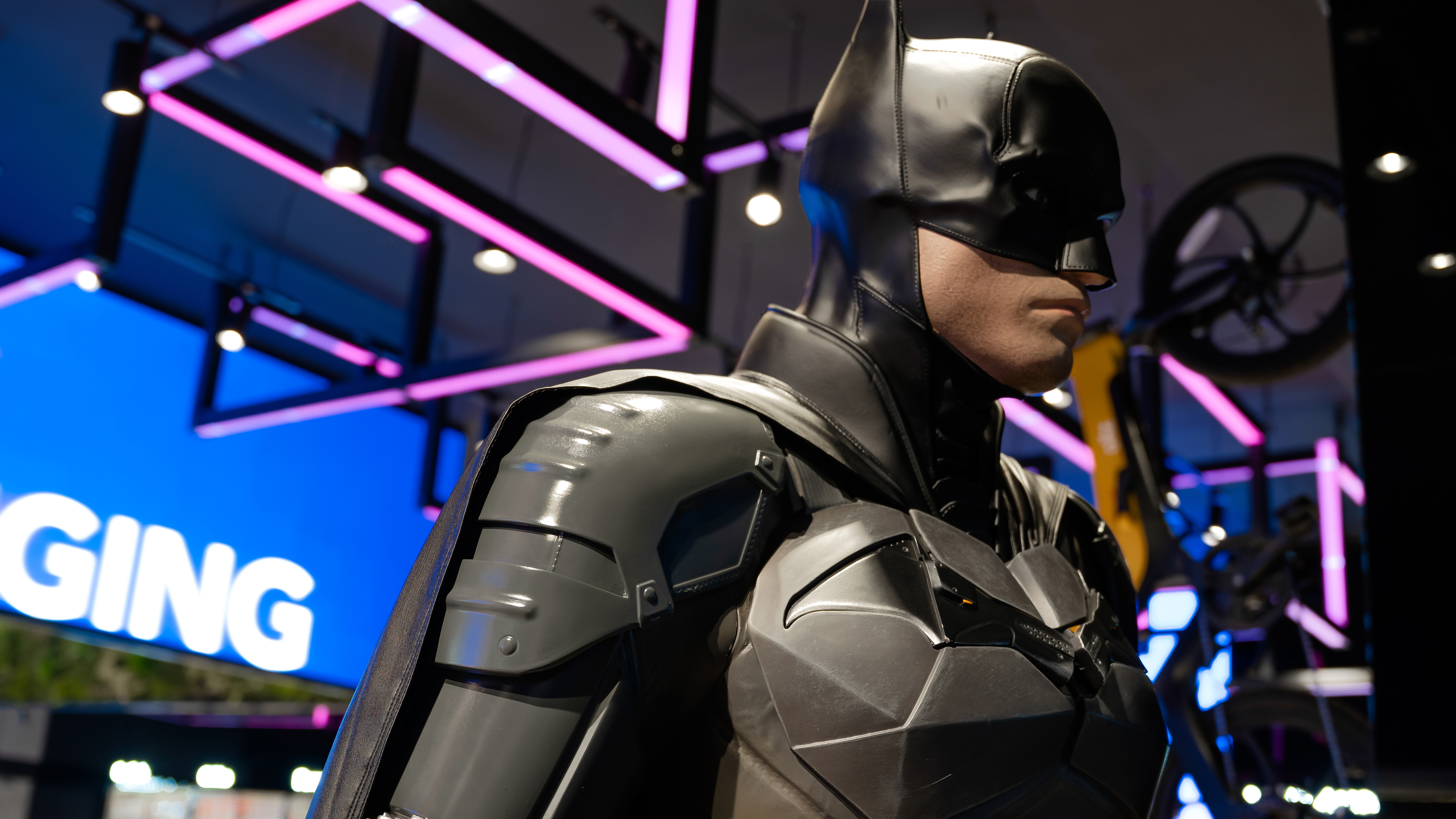 Zain Flagship Store by BÖWE Architizer