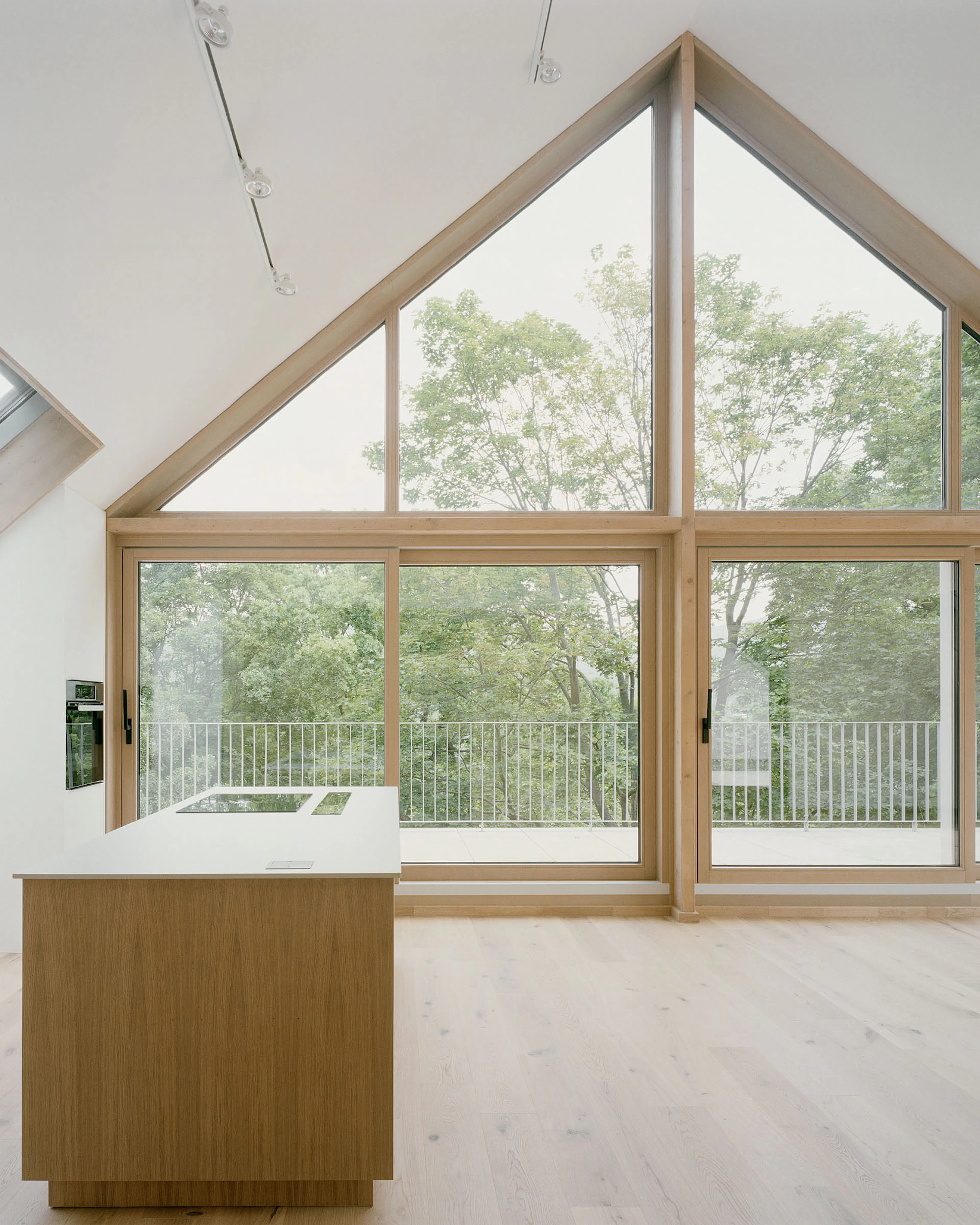 H151 - a house with five apartments — 8