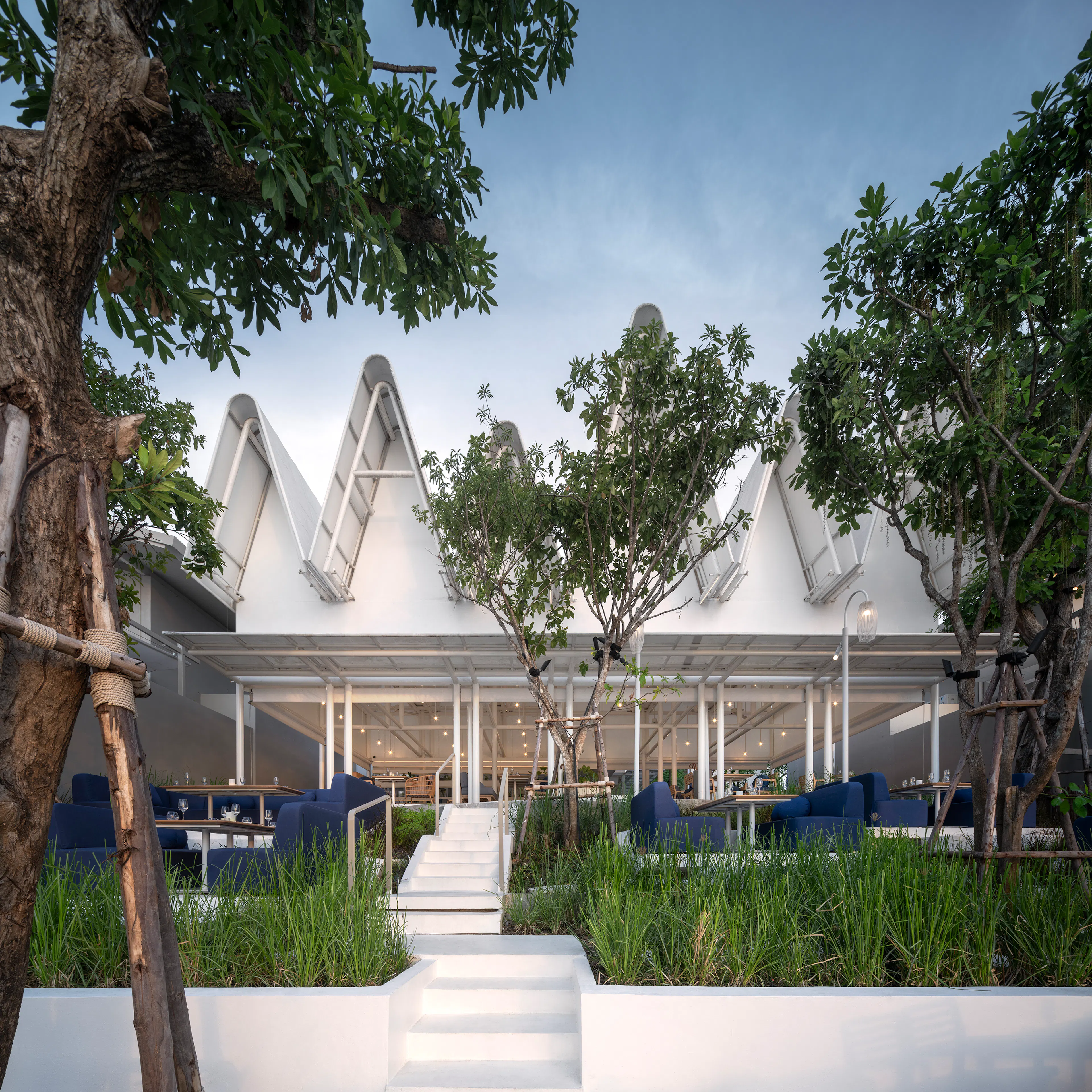 SALA Bang Pa-in — 17