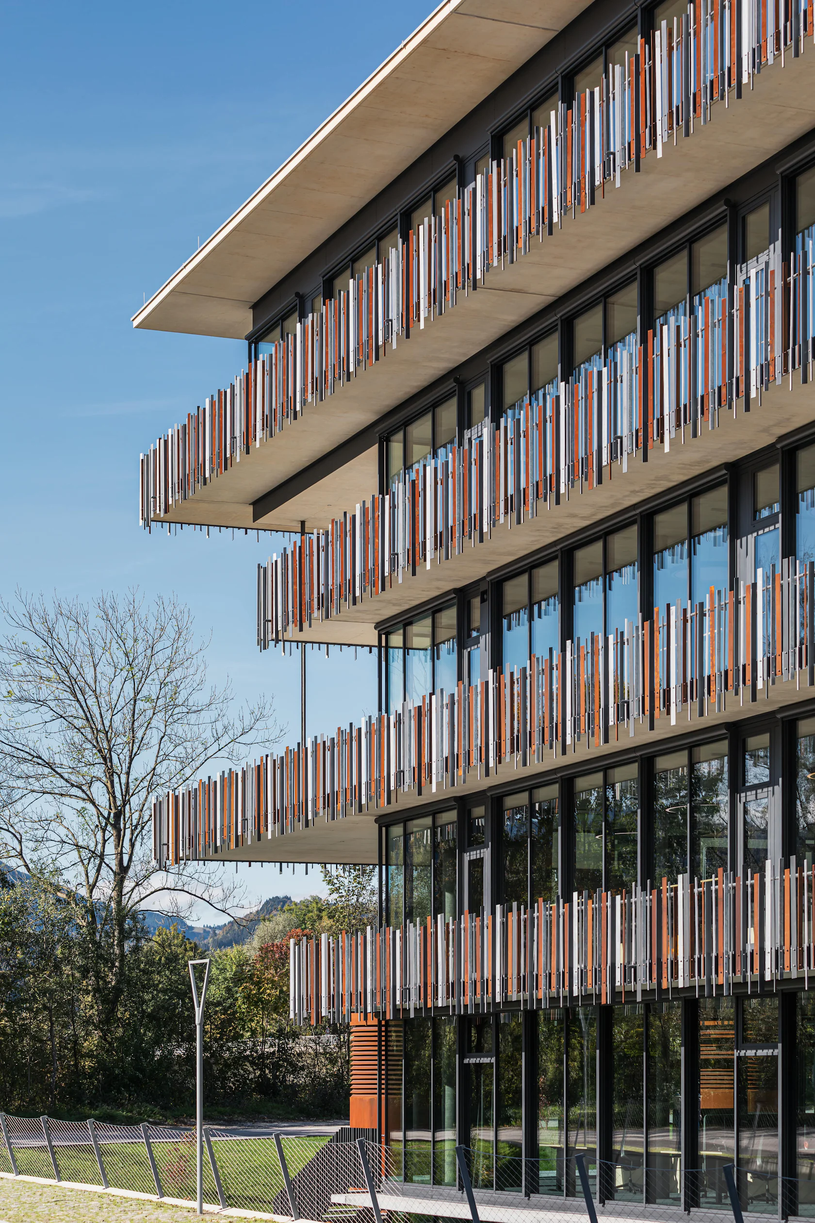 'Am Inn' Office Building - Redensification in the Industrial Area by ...