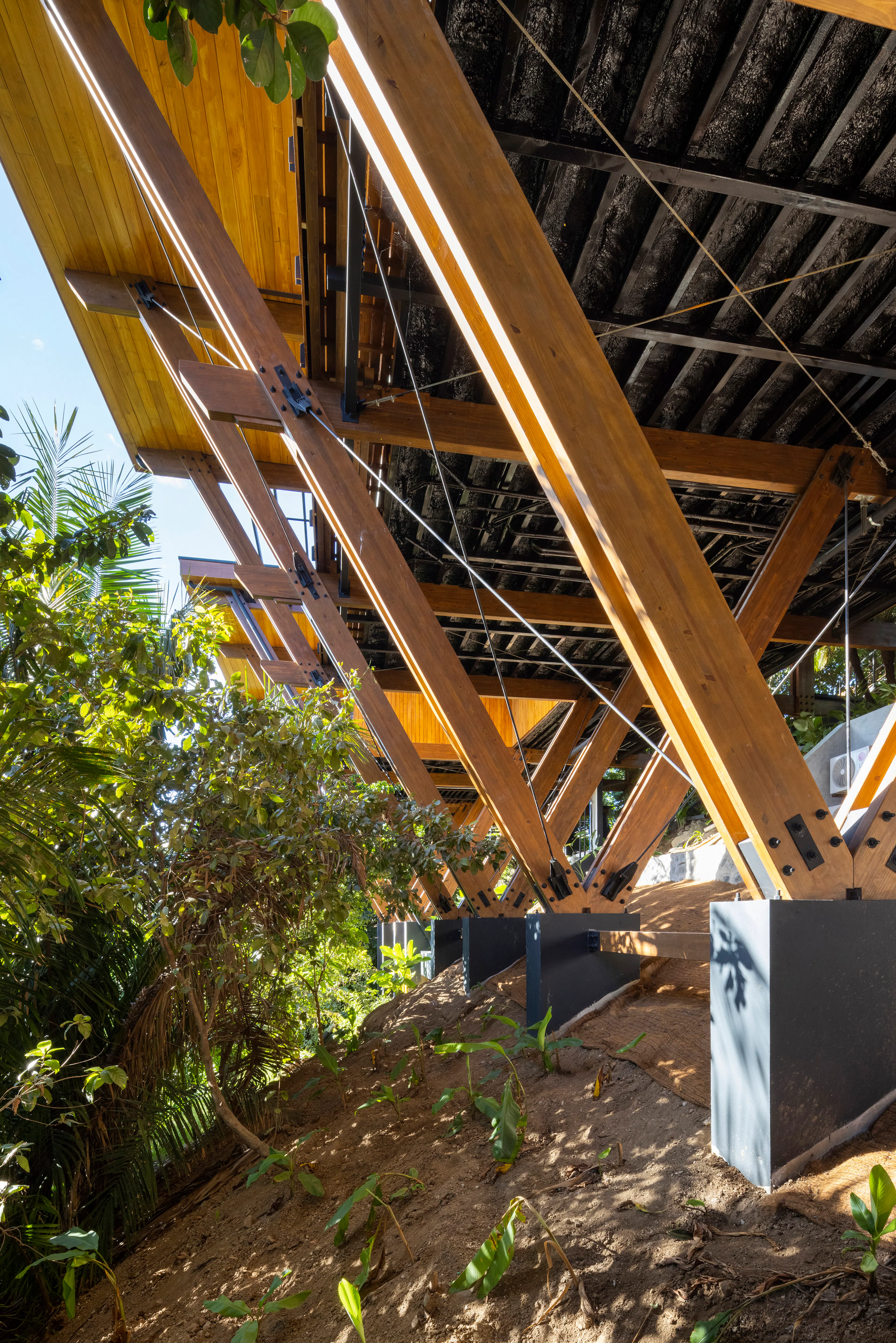 Loma Sagrada House — 15