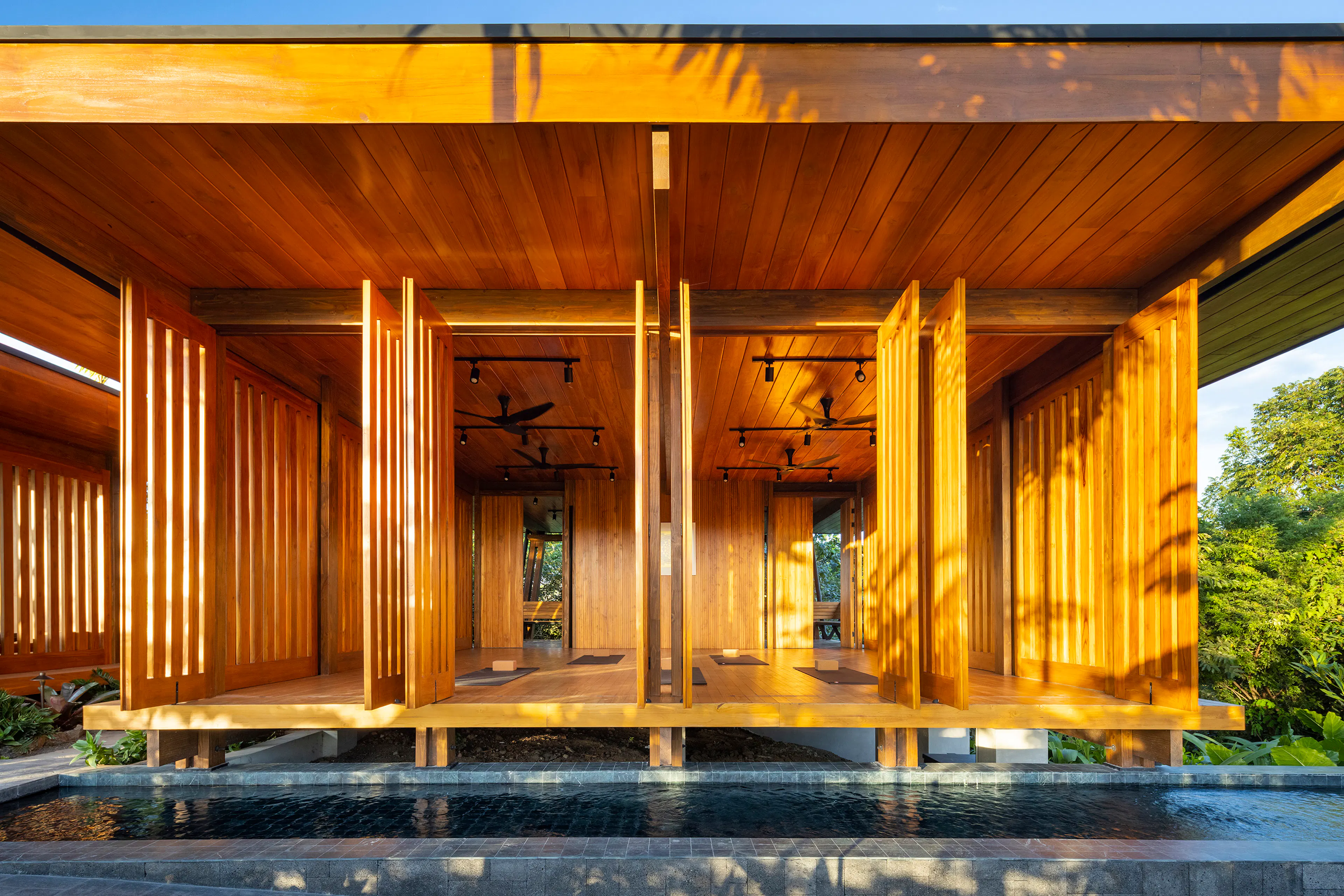 Loma Sagrada House — 26