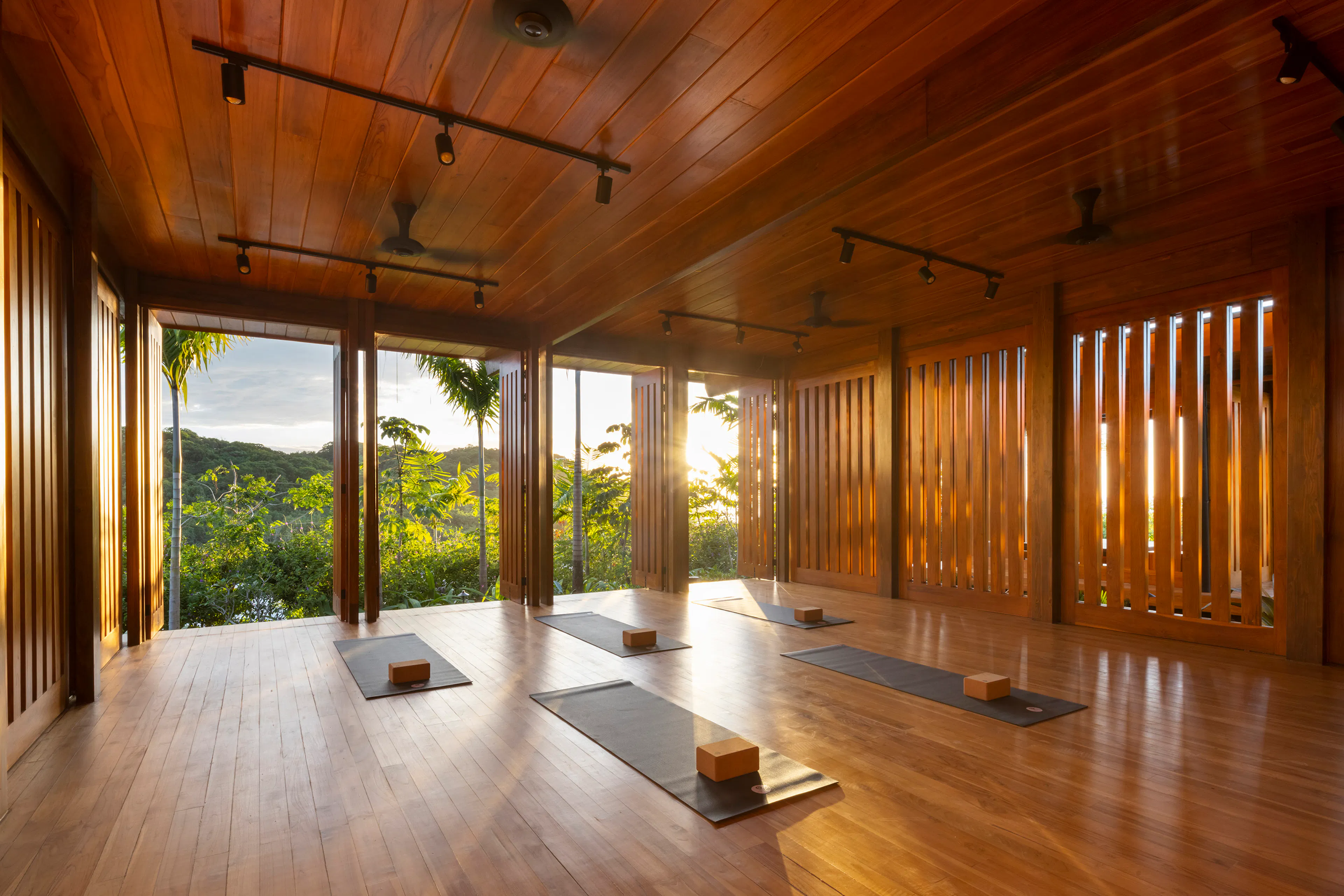 Loma Sagrada House — 29