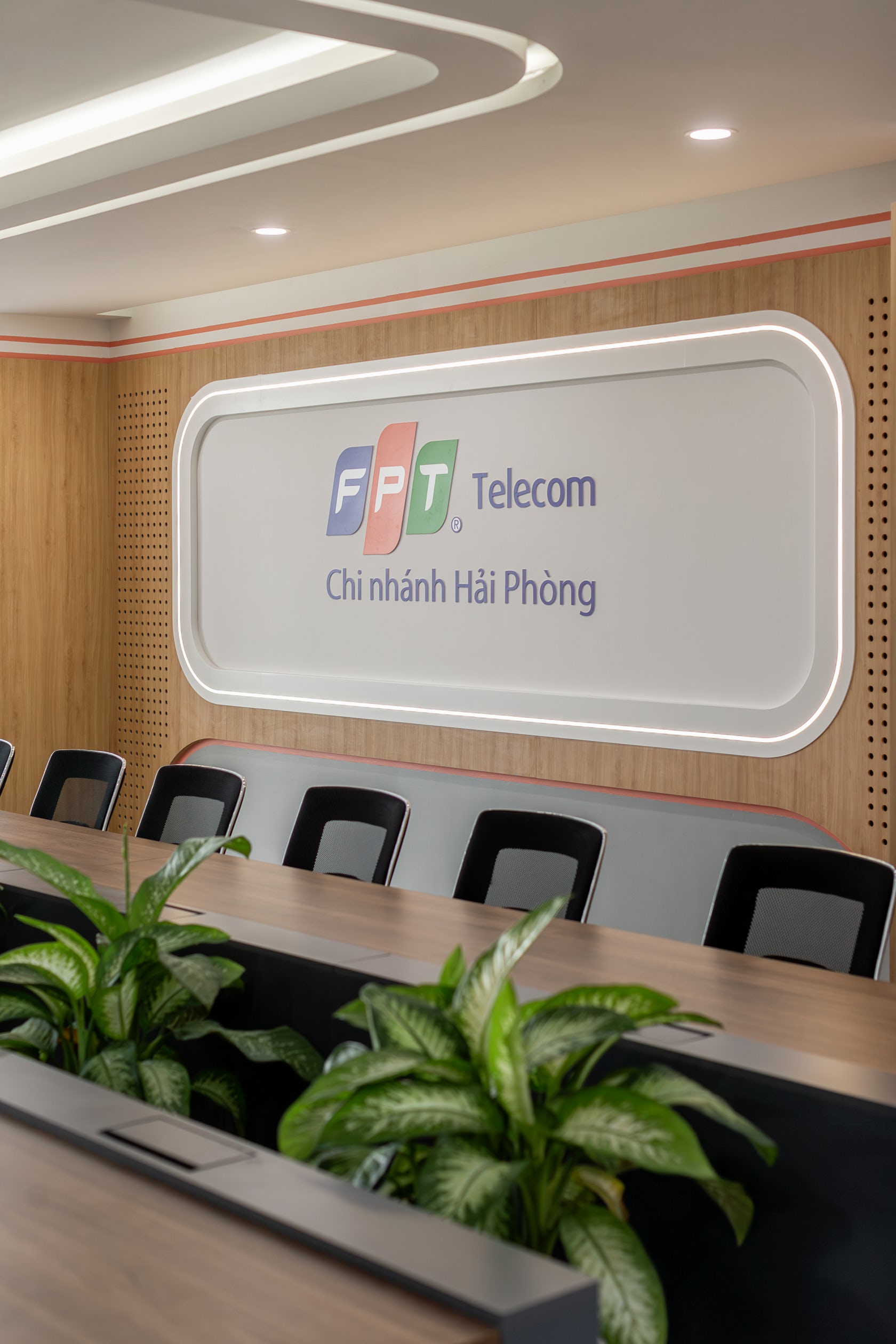 FPT TELECOM OFFICE by XMArchitect - Architizer