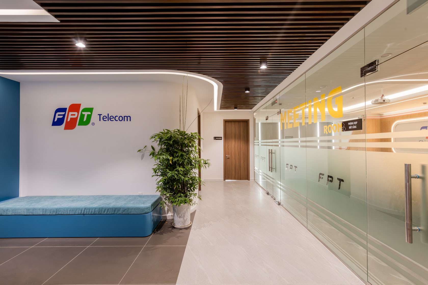 FPT TELECOM OFFICE by XMArchitect - Architizer