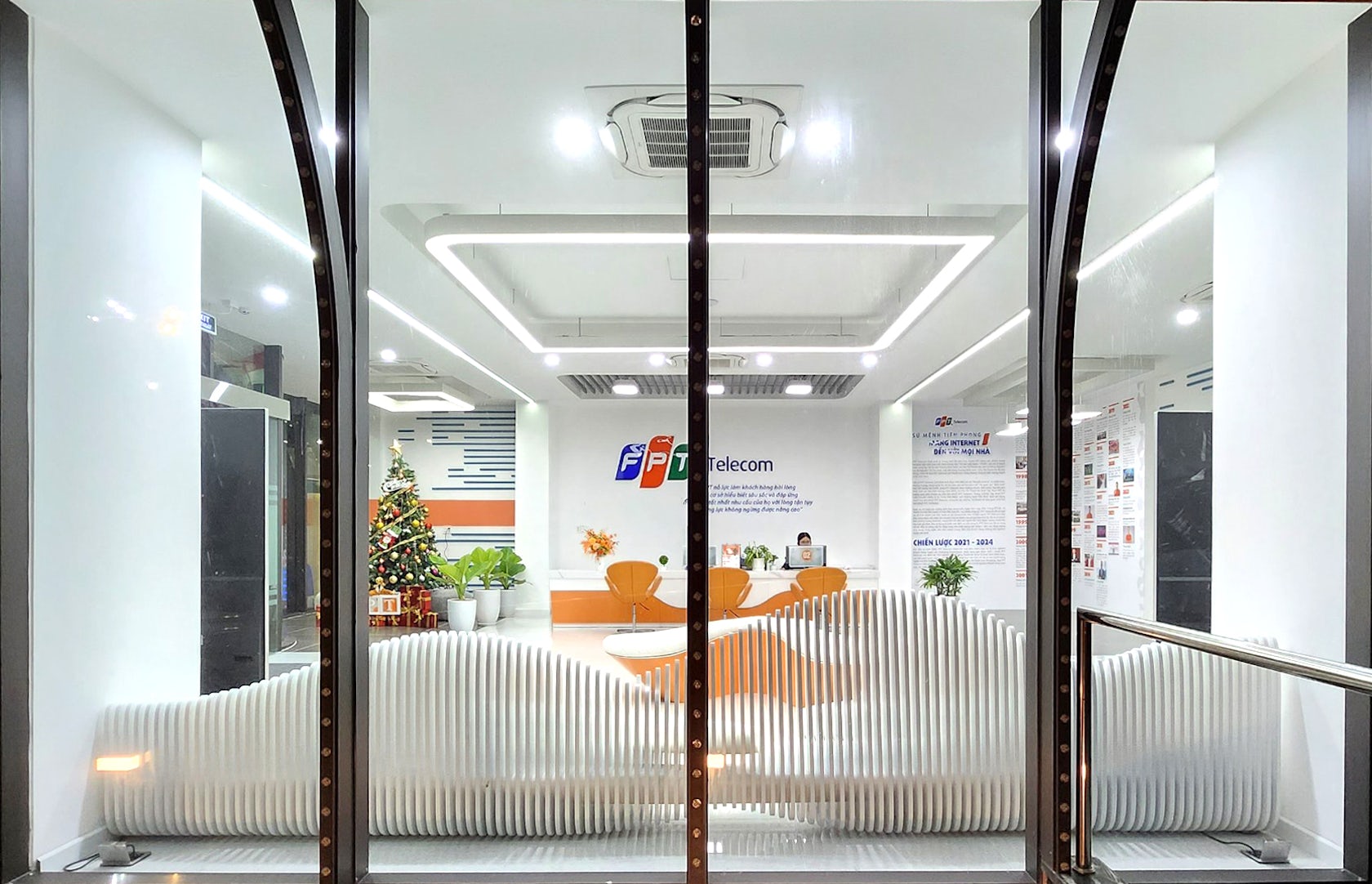 FPT TELECOM OFFICE by XMArchitect - Architizer