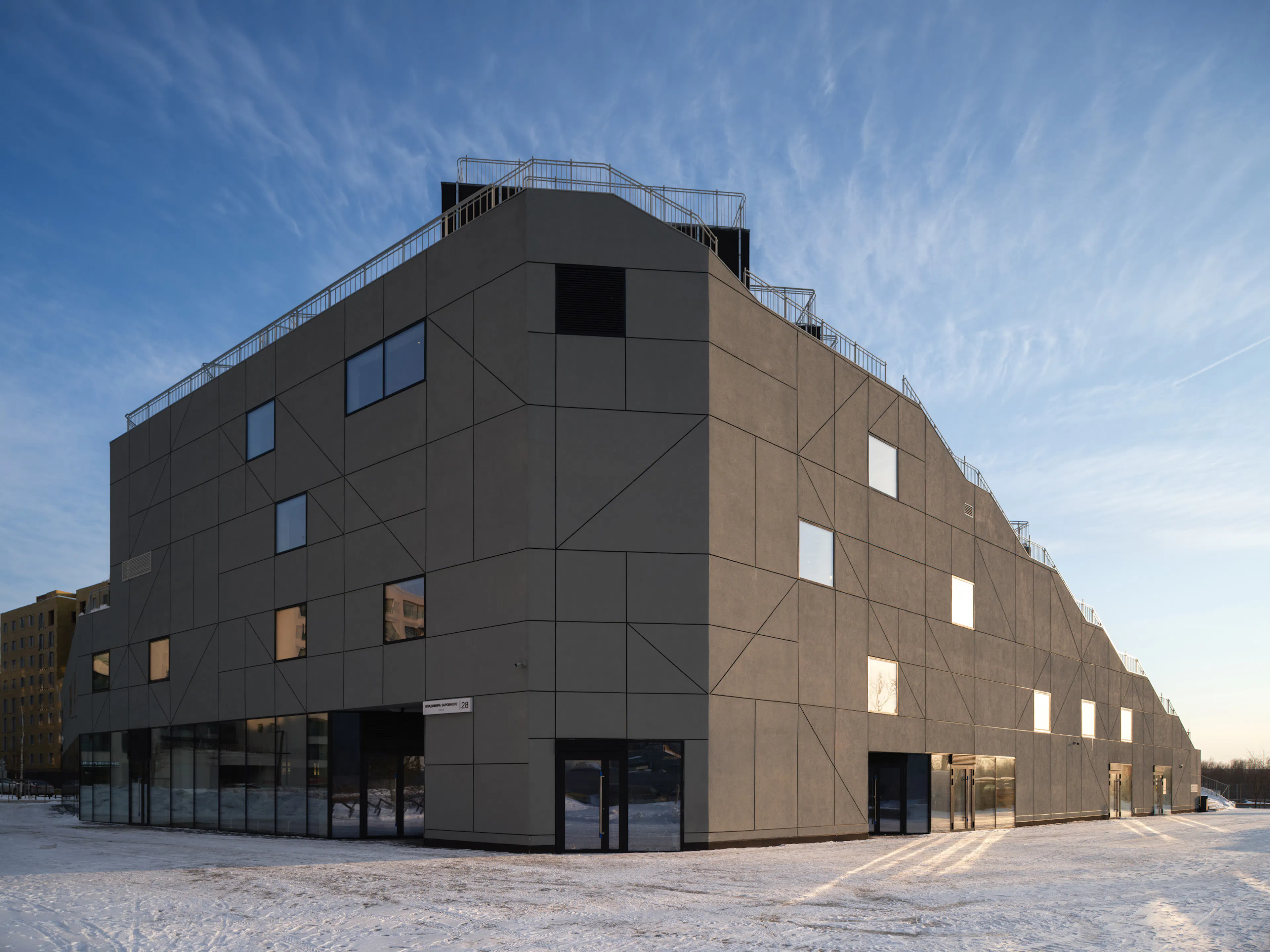 Multifunctional community center based on parking in the "European Riverfront" — 8