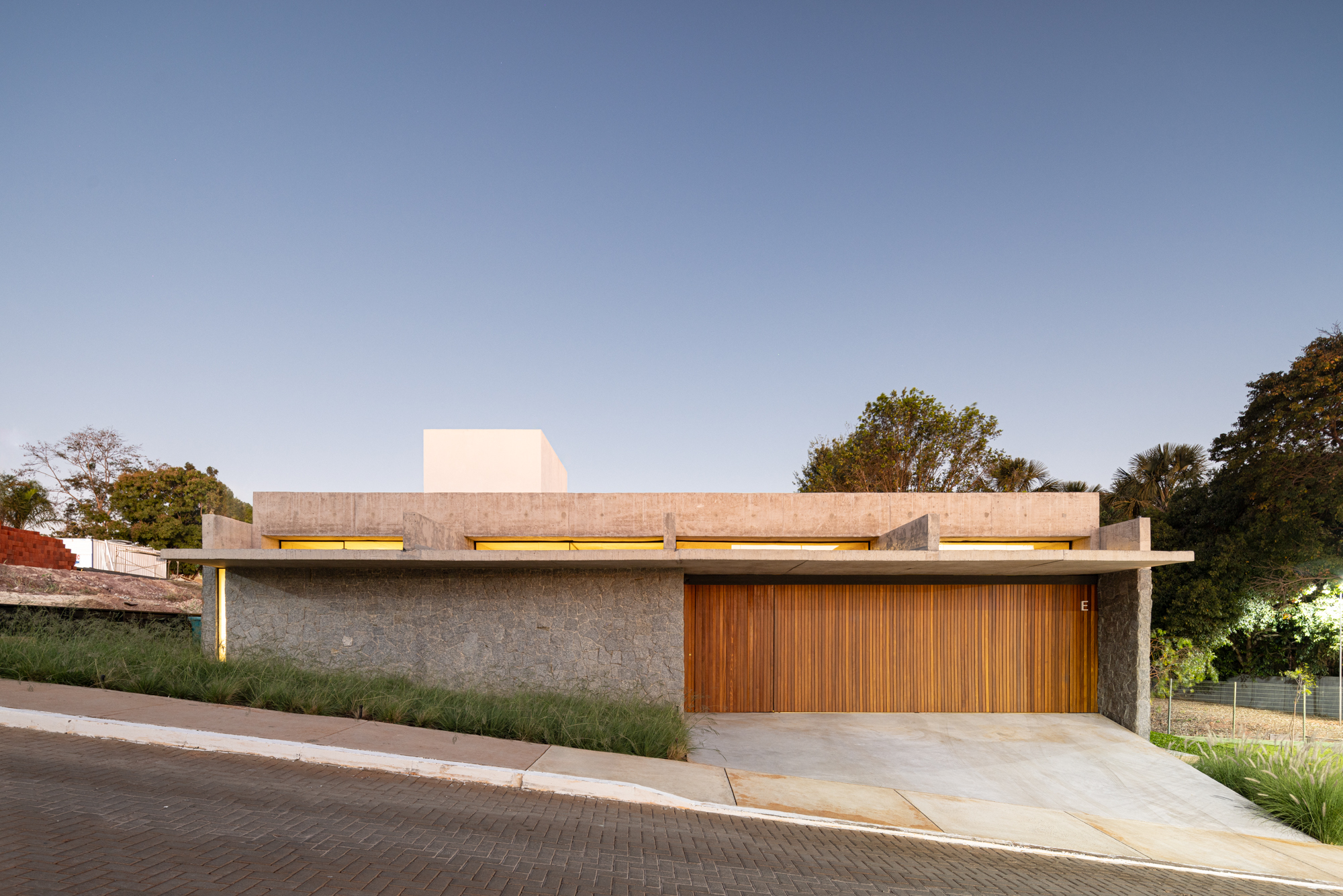 Idea 3910404: Dante House by BLOCO Arquitetos in Brasília, Brazil ...