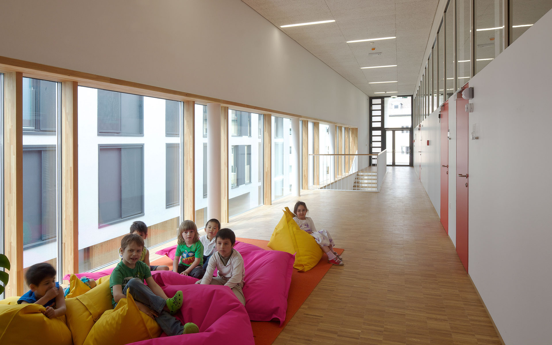  Foto zu Housing and Kindergarten Stadtwerk by Dietmar Feichtinger Architectes 
