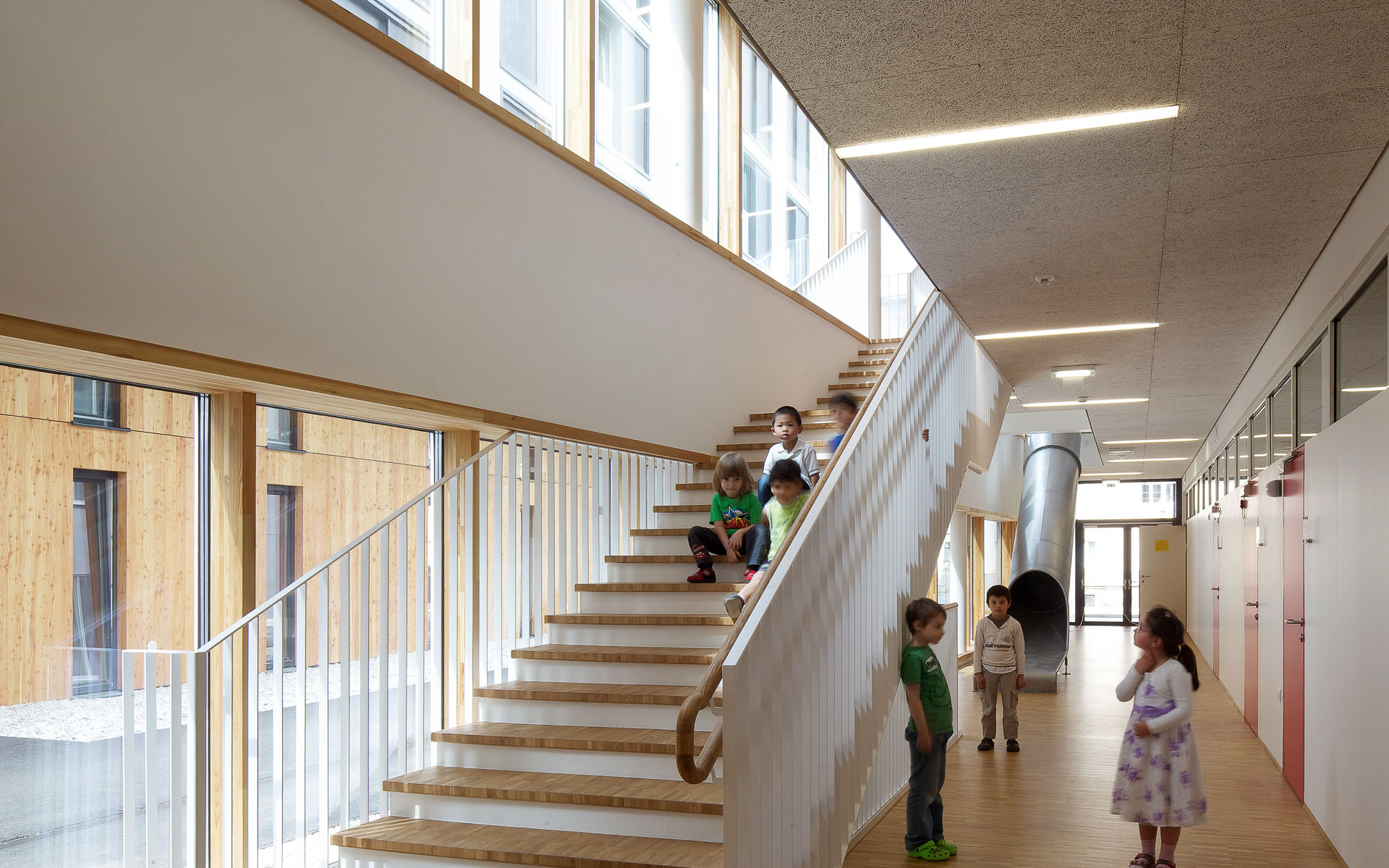  Foto zu Housing and Kindergarten Stadtwerk by Dietmar Feichtinger Architectes 